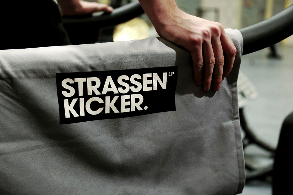 Sporthandtuch »Straßenkicker«, (1 St.), mit dekorativem "Straßenkicker" Schriftzug