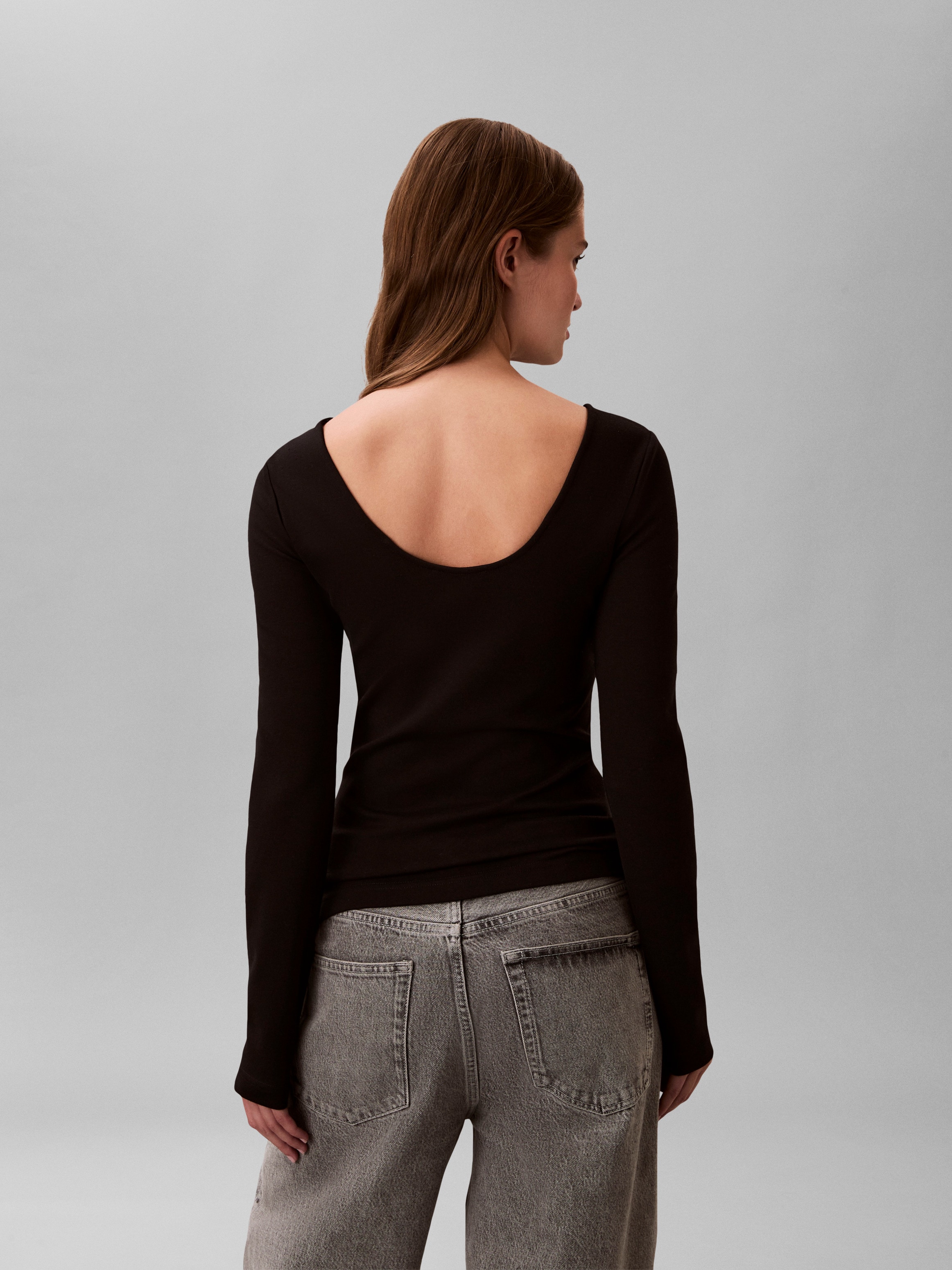 Thumbnail - Calvin Klein Jeans Langarmshirt Figurbetonte Passform mit Rundhalsausschnitt