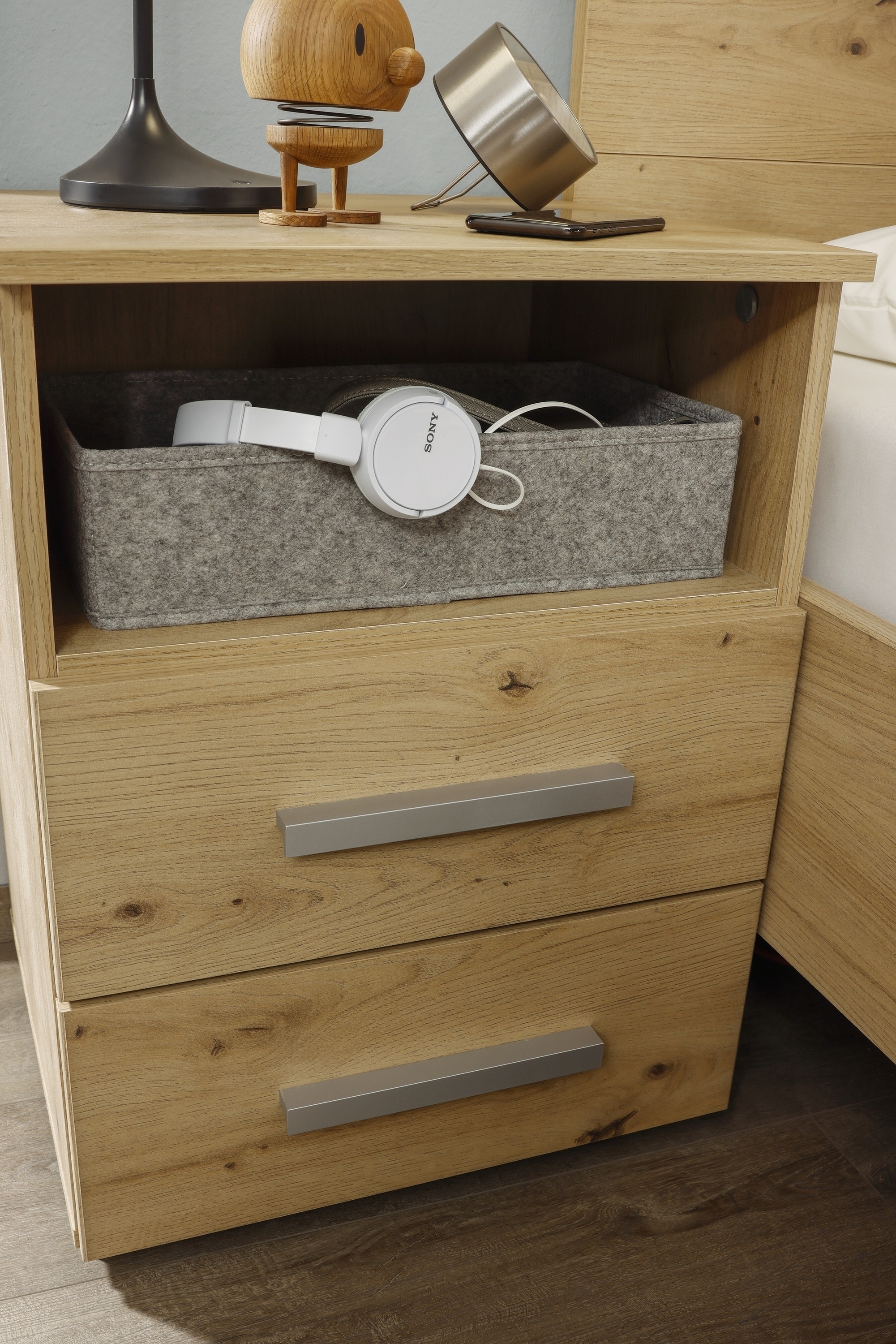 rauch Nachtkommode »Nachttisch Nachtkonsole Nachtschrank KOLUNA mit Dekorfront«, mit 2 Schubladen und Nische für viel Stauraum MADE IN GERMANY