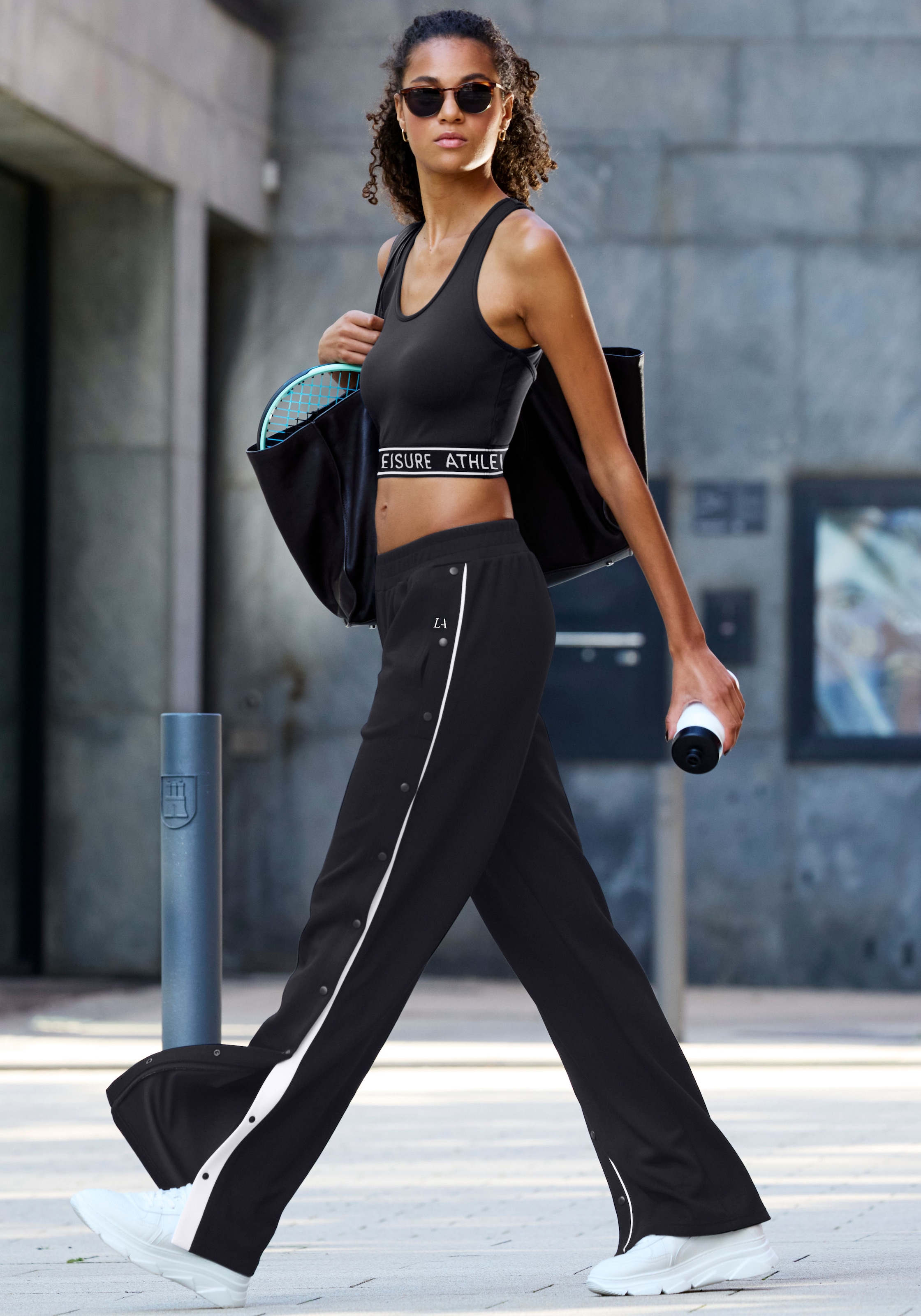 LASCANA ACTIVE Crop-Top mit modischem Rücken und Mesh-Einsatz