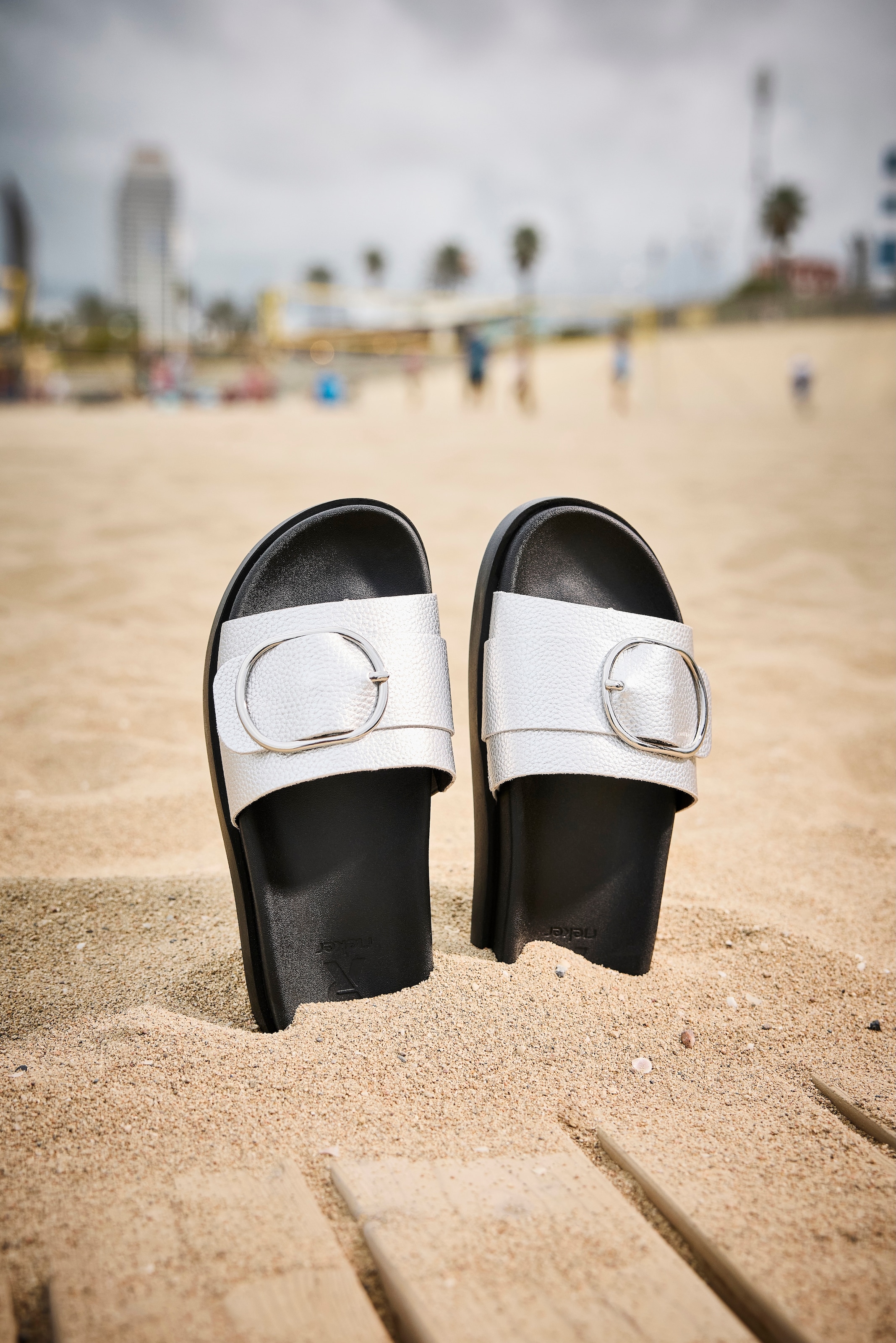 RIEKER Sport Pantolette, Sommerschuh, Strandschuh, Urlaubschuh, Hausschuh mit Zierschnalle