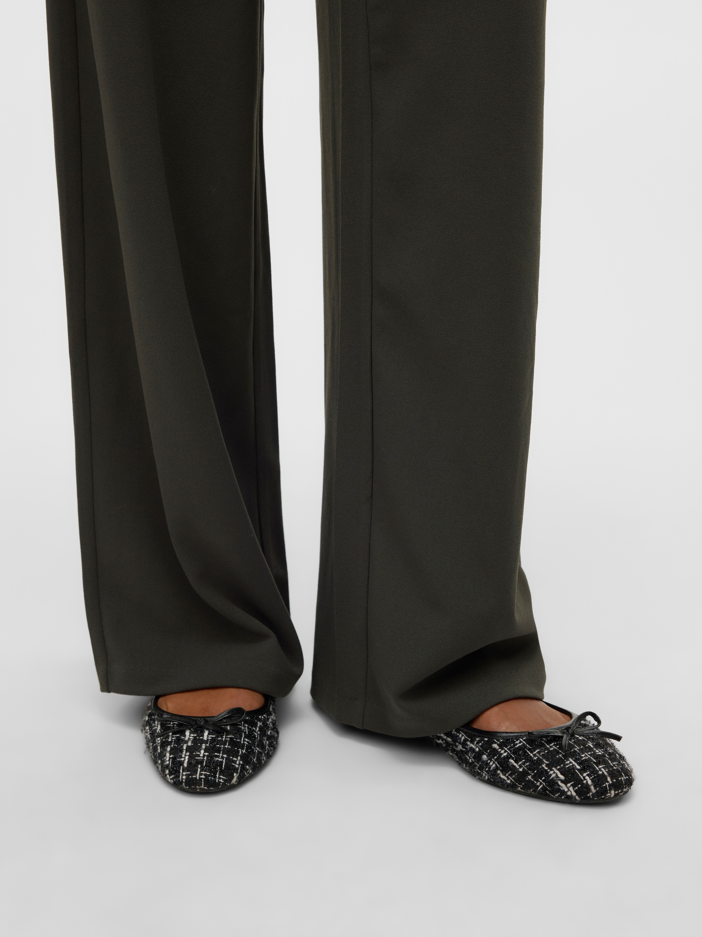 Schlupfhose VERO MODA "VMBERLIN ZAMIRA MW WIDE PANT NOOS", Damen, Gr. XS (34), Länge 30, grau (peat), Milano Rib, Obermaterial: 95% Polyester, 5% Elasthan, unifarben, loose fit normal, Hosen Schlupfhose, mit Stretch 3