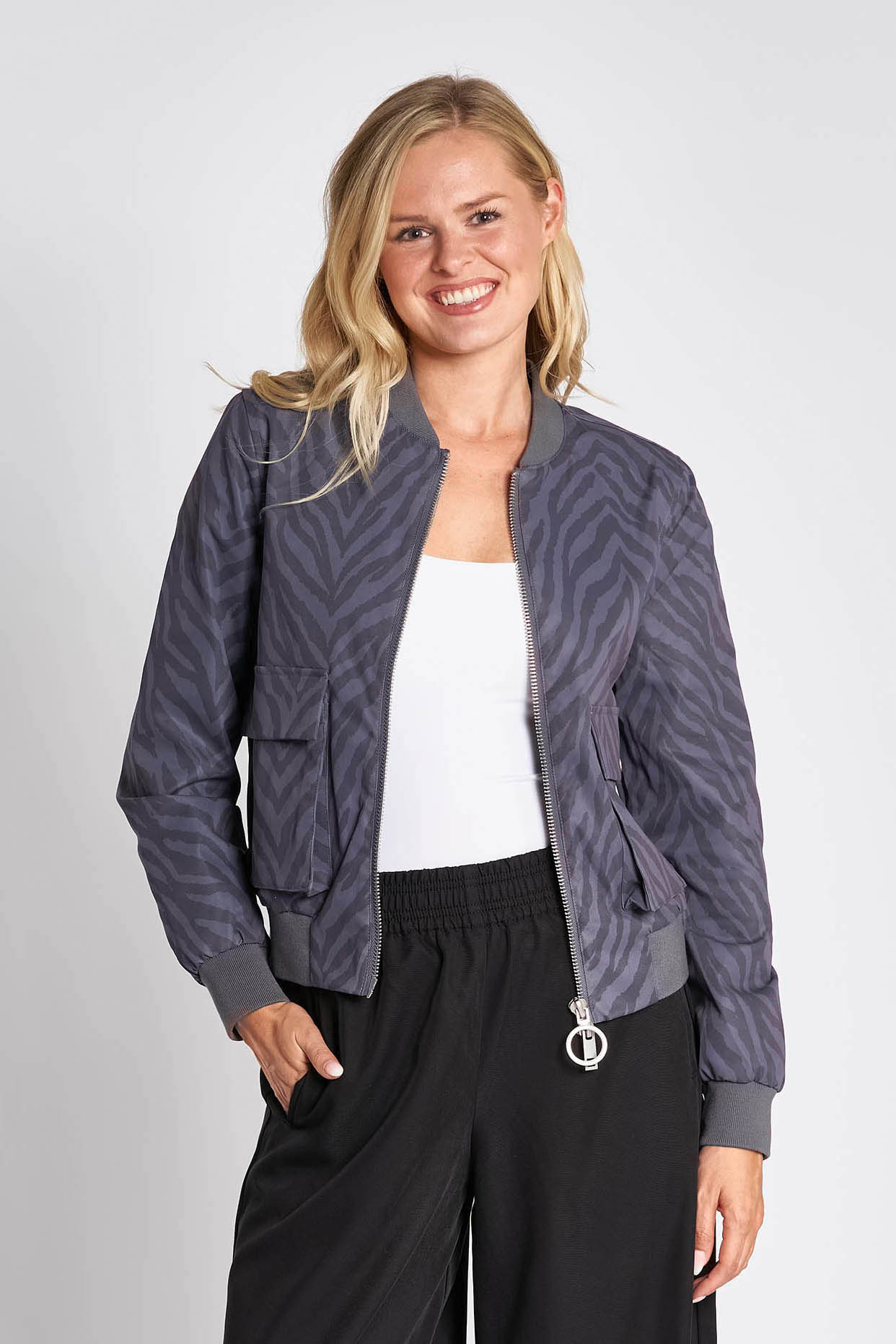 Zhrill Blouson "ZHJULIE" ohne Kapuze lässiger Stil, aus Polyester und Baumwolle, mit Eingrifftaschen