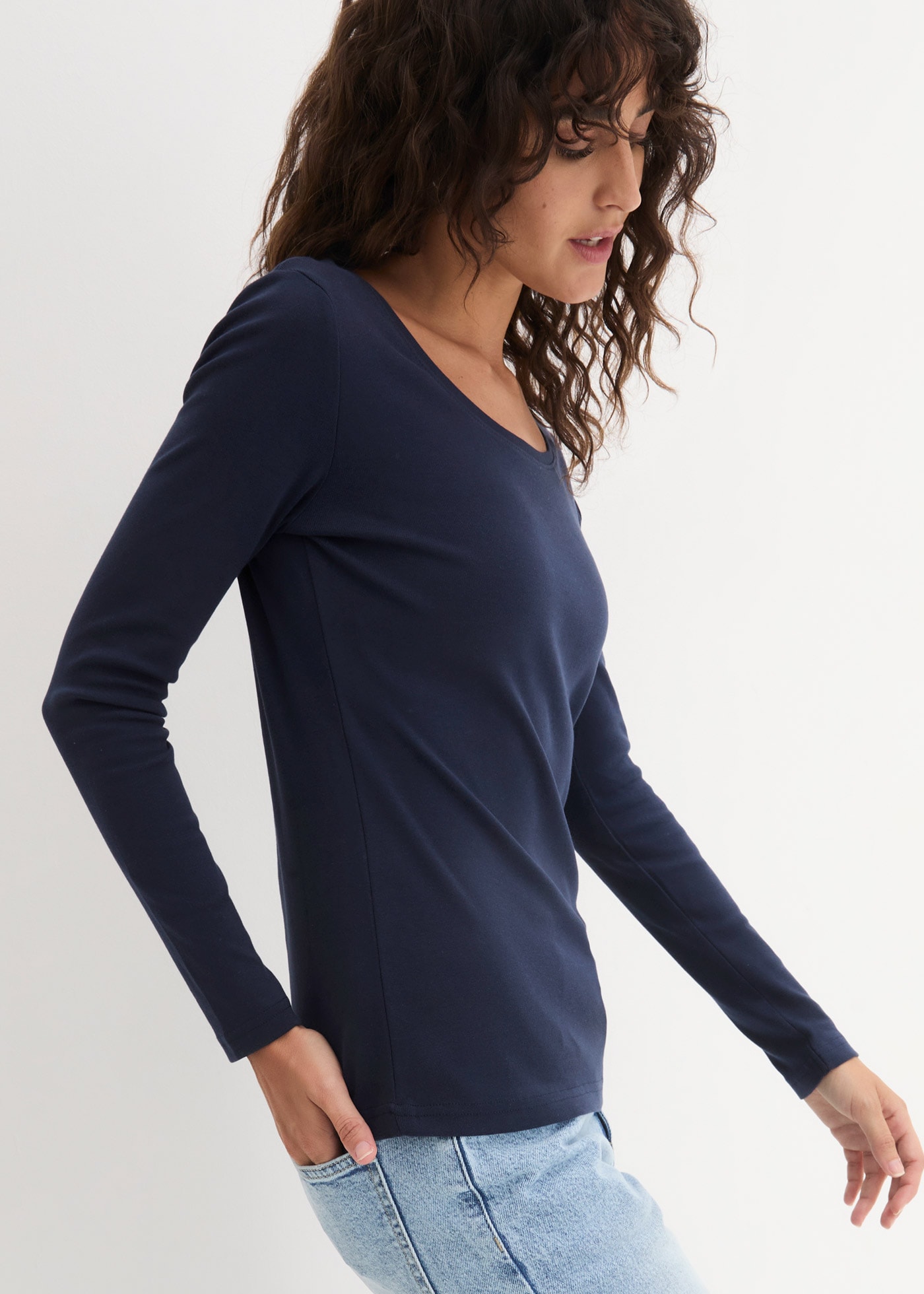 bonprix Langarmshirt leicht taillierte Passform, Rundhalsausschnitt, aus reiner Baumwolle