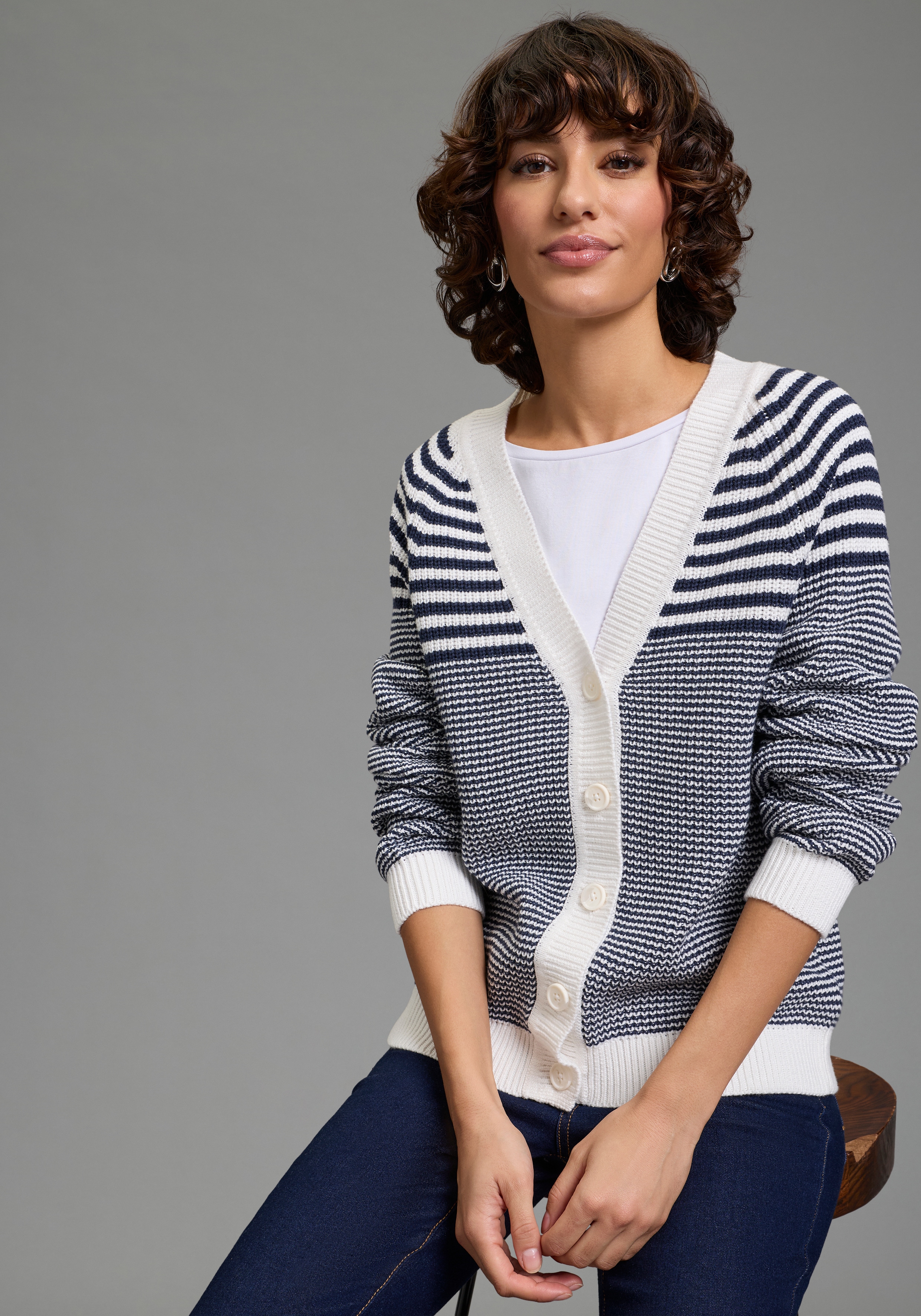 Laura Scott Strickjacke "aus luftiger Baumwoll-Mischung" mit modernen Streifenmuster und Knopfleiste