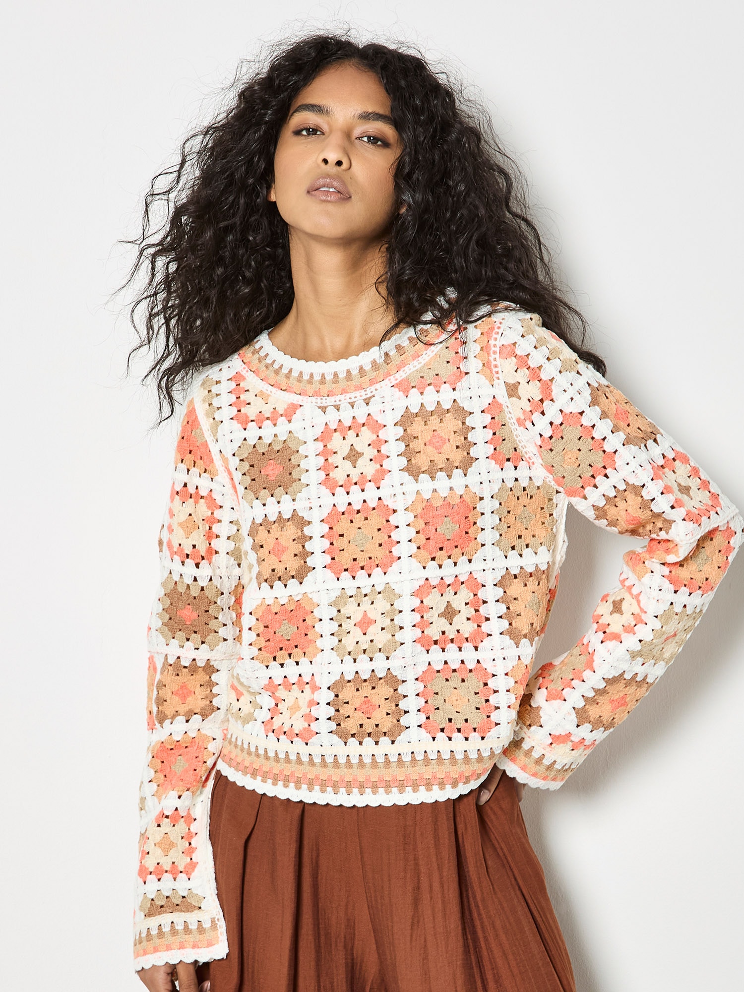 Apricot Strickpullover "ohne Verschluss" mit Häkelquadraten
