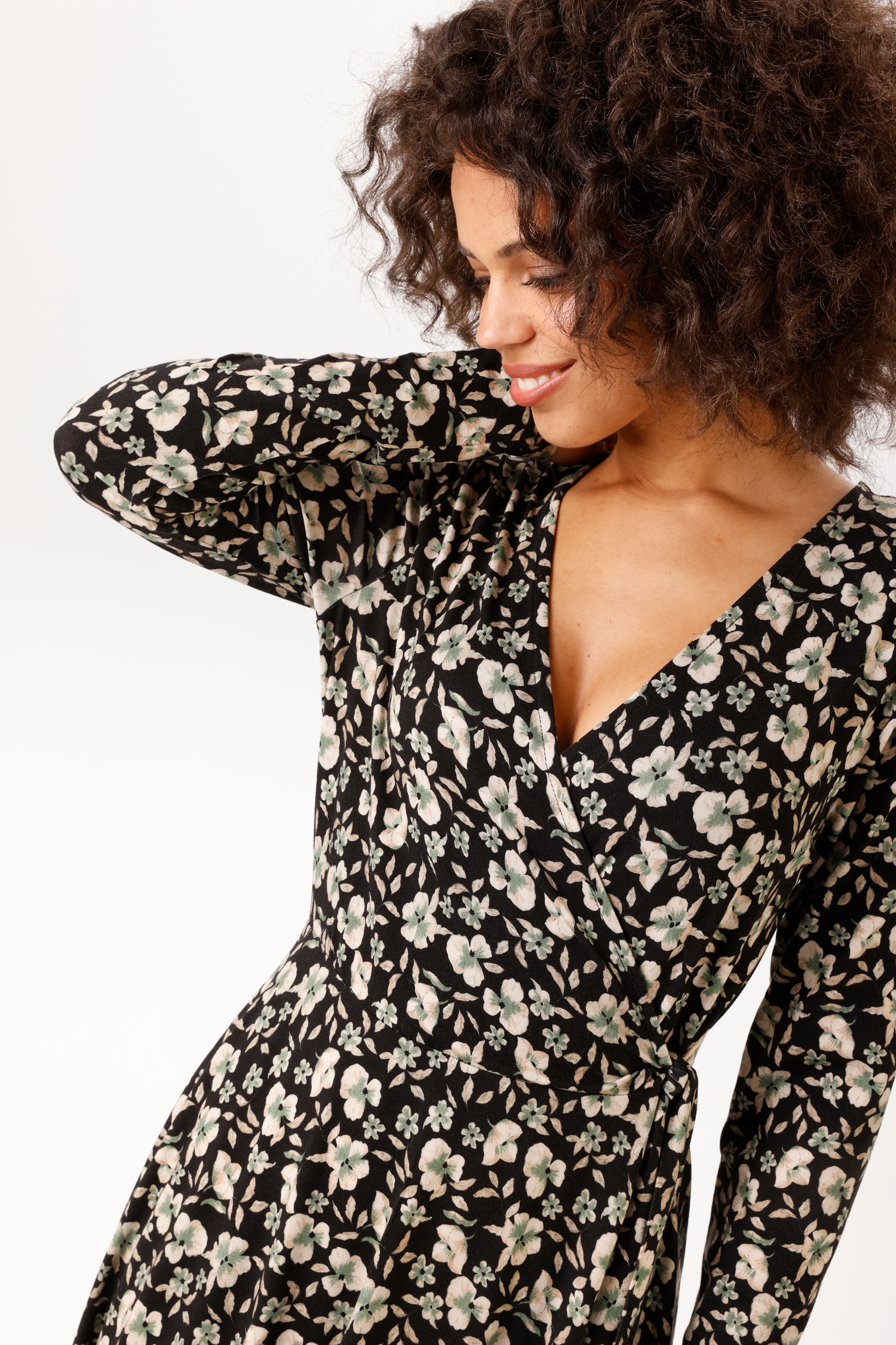 Aniston CASUAL Jerseykleid mit kleinen Blüten und Blättern bedruckt - NEUE KOLLEKTION