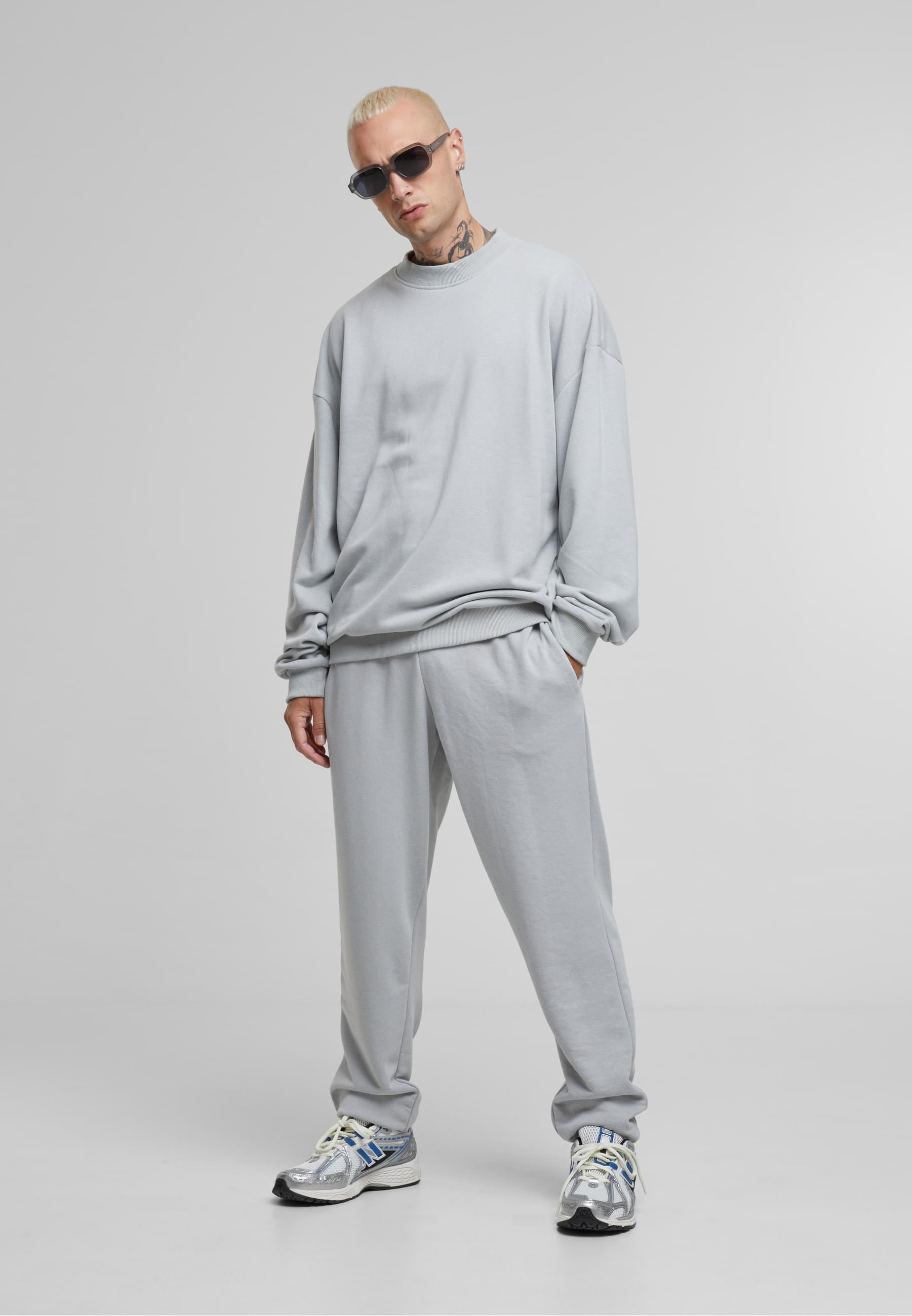 URBAN CLASSICS Stoffhose »Urban Classics Light Terry Basic Sweatpants«, (1 tlg.)