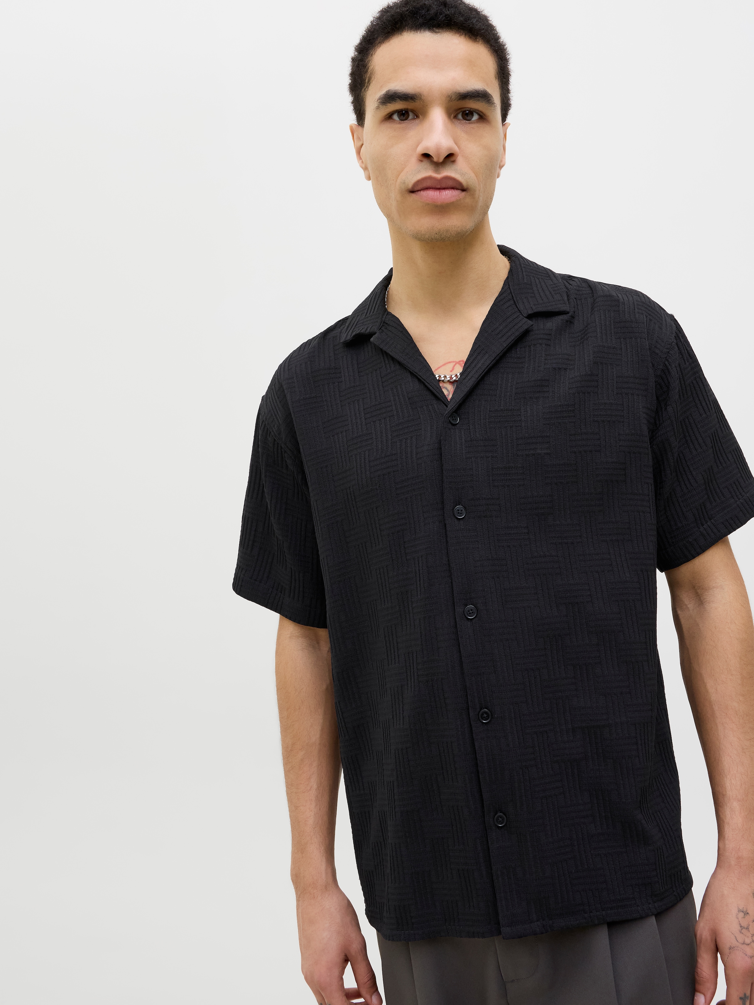 Jack & Jones Kurzarmhemd »JJEMATTEO RESORT SHIRT SS SN«, mit Resort Kragen