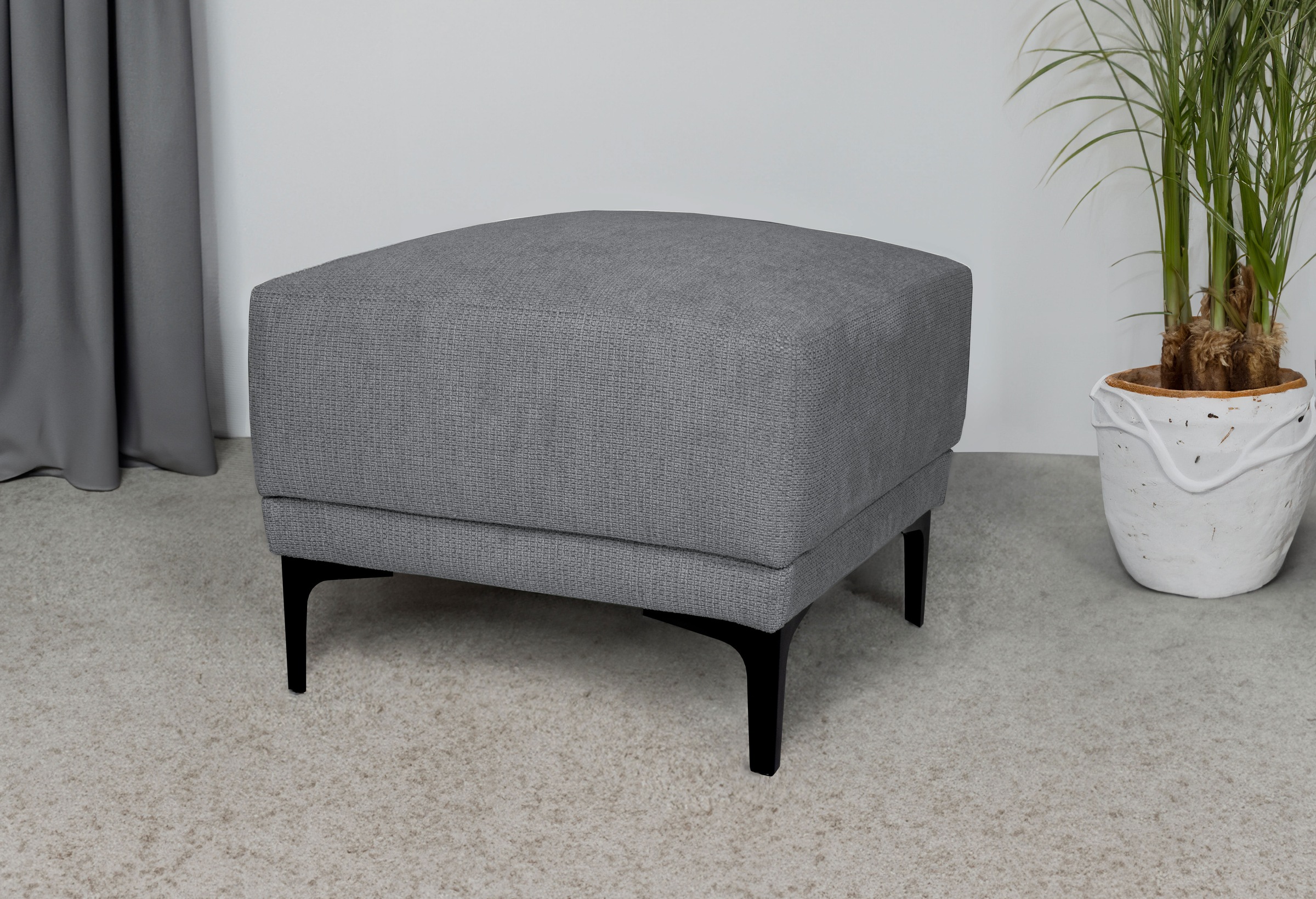 Places of Style Polsterhocker »Xander«, Breite 58 cm, Soft-Touch Chenille, schwarze Metallfüße