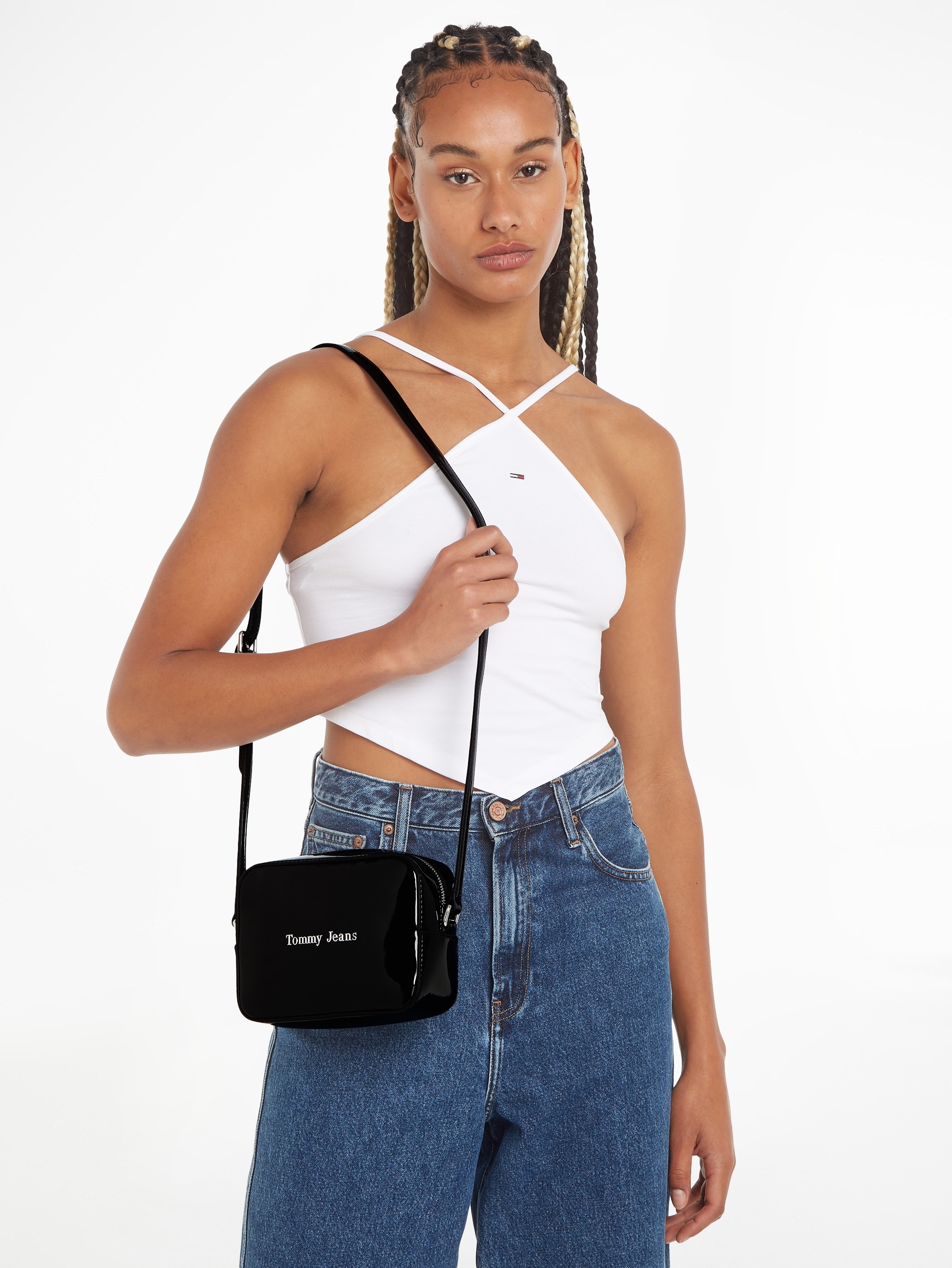 Tommy Jeans Mini Bag »TJW MUST CAMERA BAG PATENT PU«, Handtasche Damen Tasche Damen Schultertasche