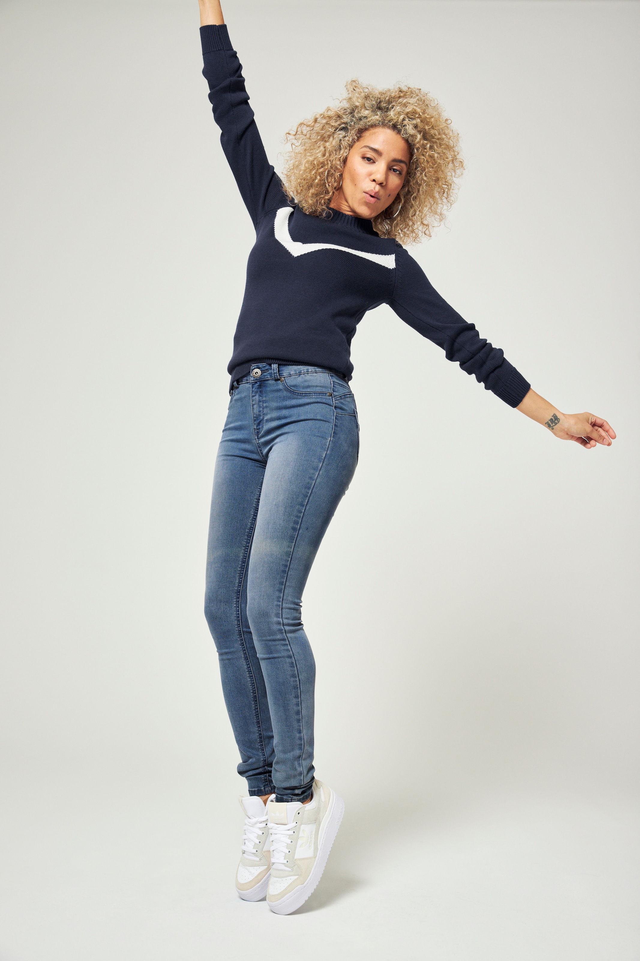 Skinny-fit-Jeans Arizona Shapingnähten für mit High BAUR Stretch«, Waist | bestellen »Ultra