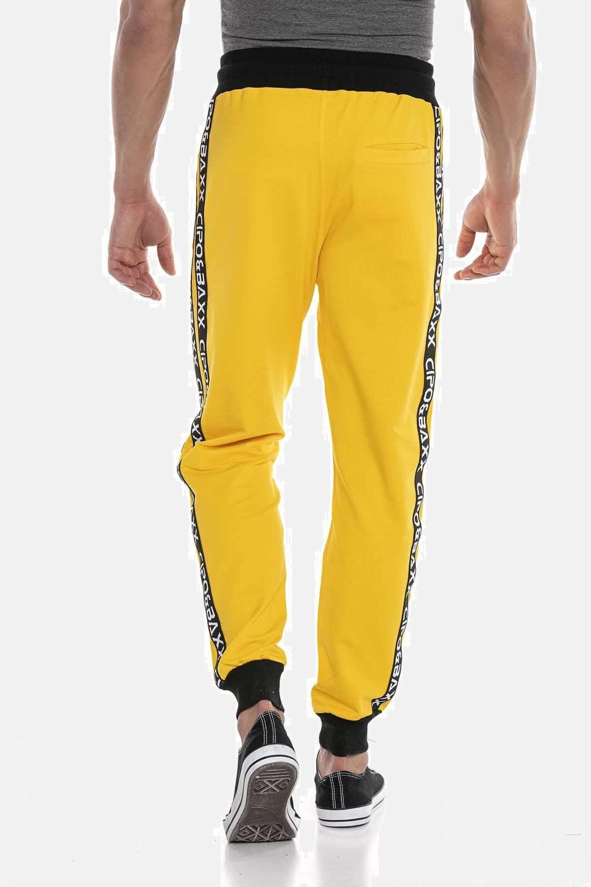 Cipo & Baxx Trainingsanzug »Homewear«, (1 tlg.), mit kontrastierenden Bündchen, CLR131