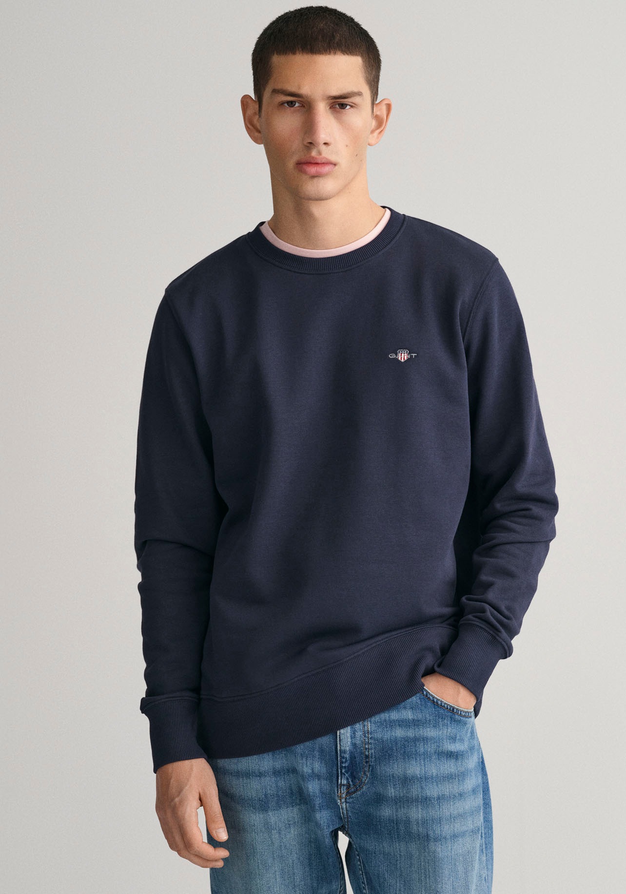 Gant Sweatshirt "REG SHIELD C-NECK SWEAT", mit Logostickerei auf der Brust