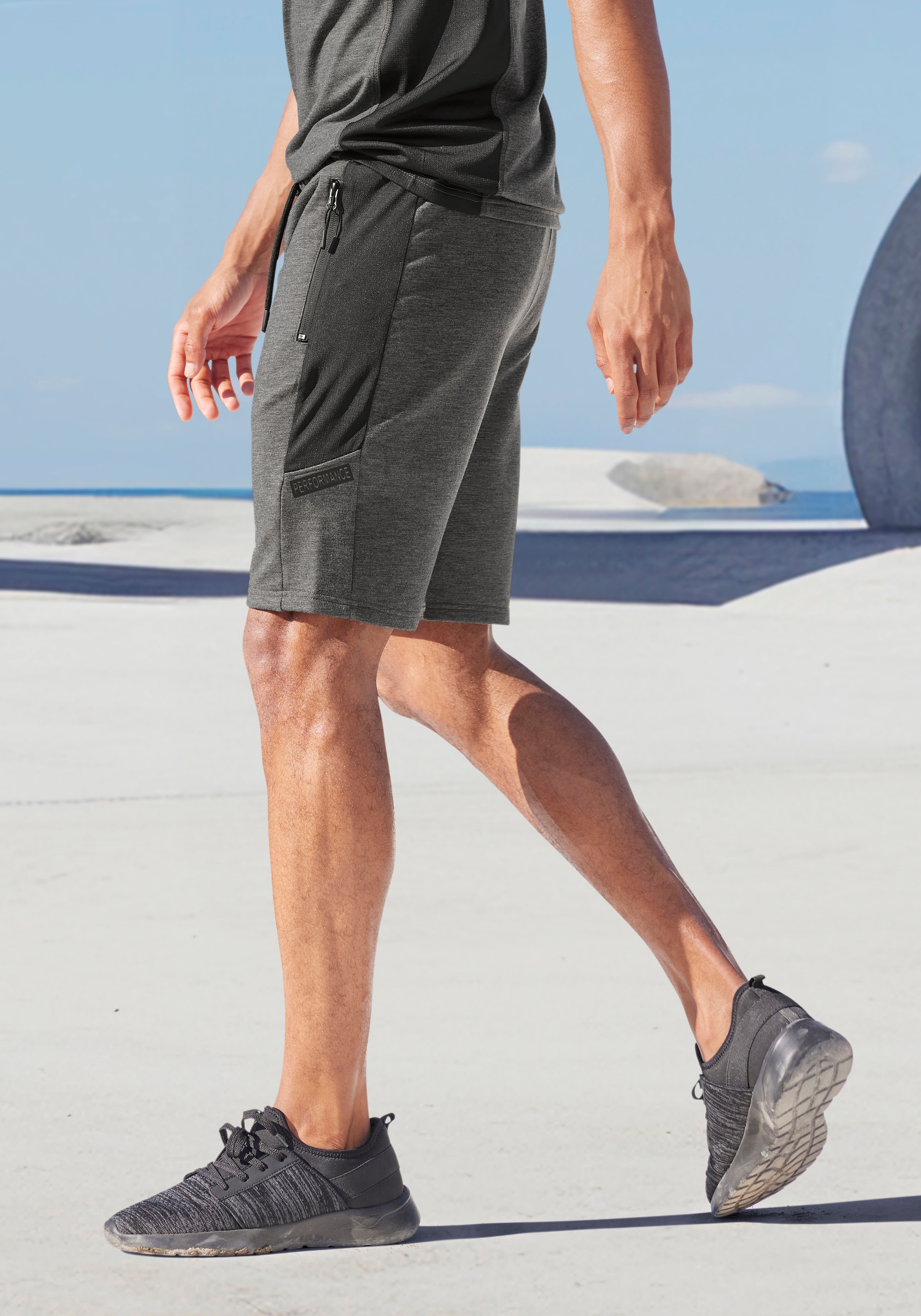 AUTHENTIC LE JOGGER Shorts, mit Mesheinsätzen und seitlichen Reißverschlusstaschen