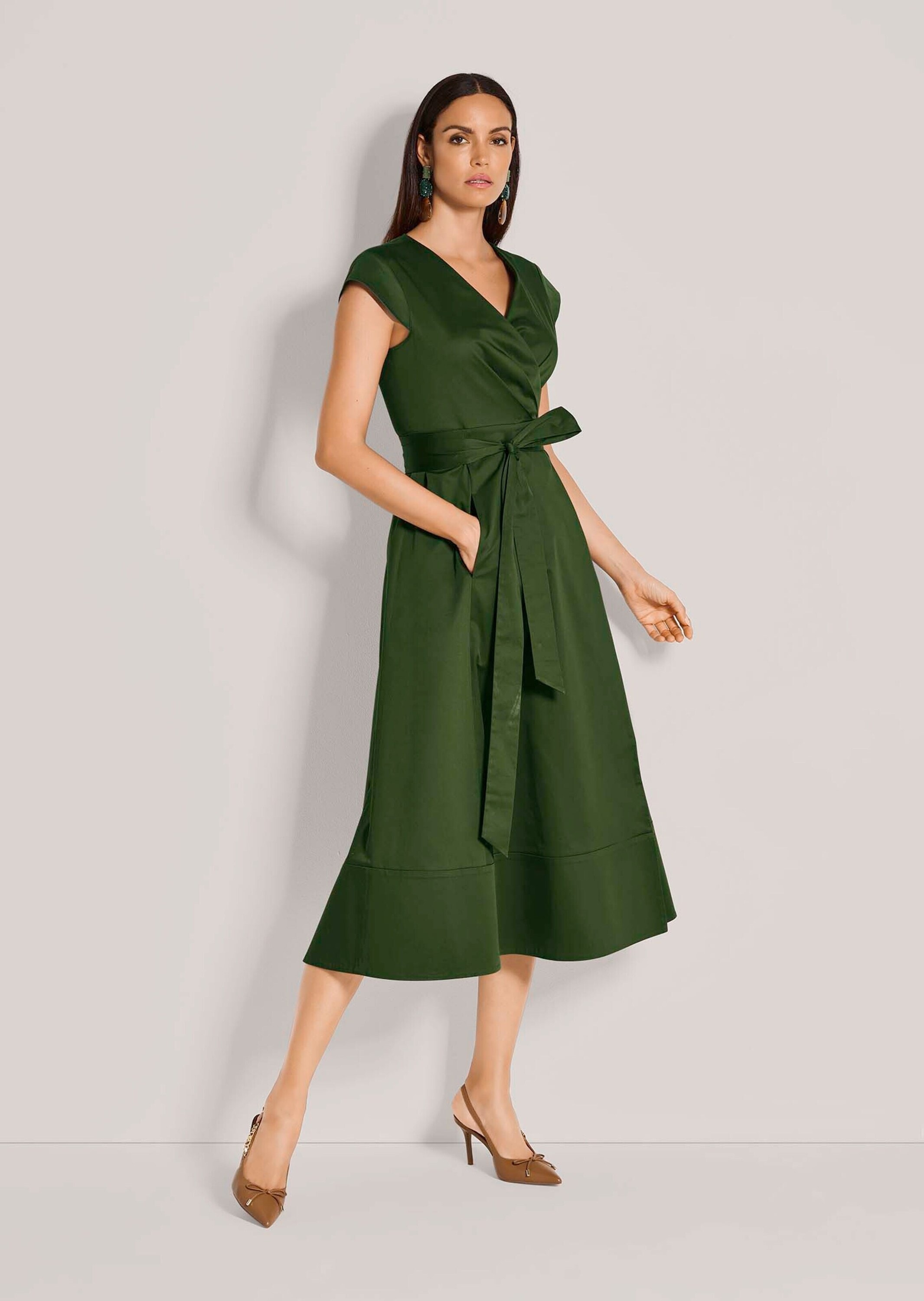 MADELEINE Midikleid »Wickelkleid Sommerkleid mit V-Ausschnitt« Eingrifftasche Wickelkleid mit Kapärmeln