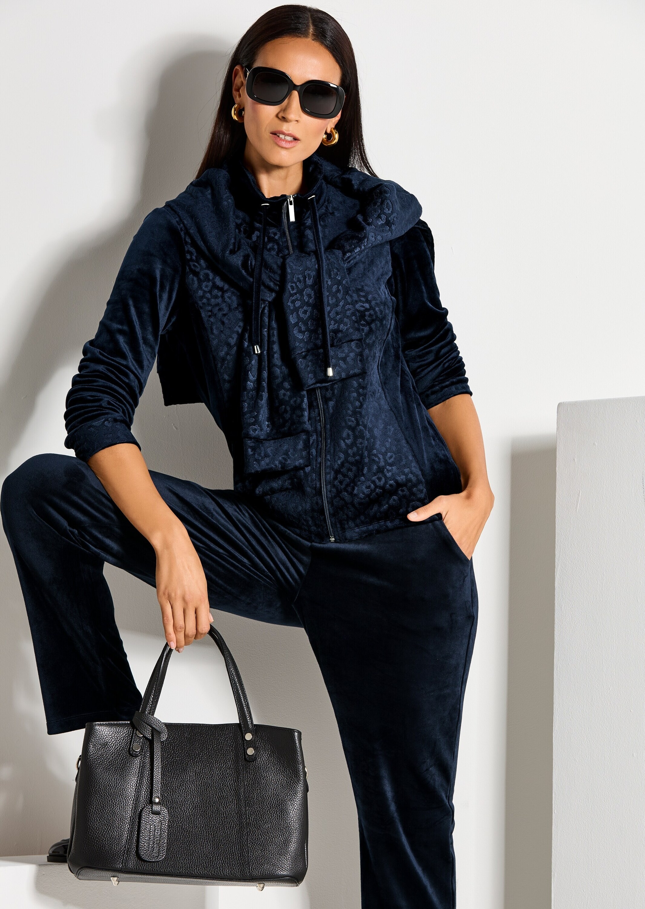 MADELEINE Kurzjacke »Sweatjacke Flauschige Nickijacke mit Reißverschluss«