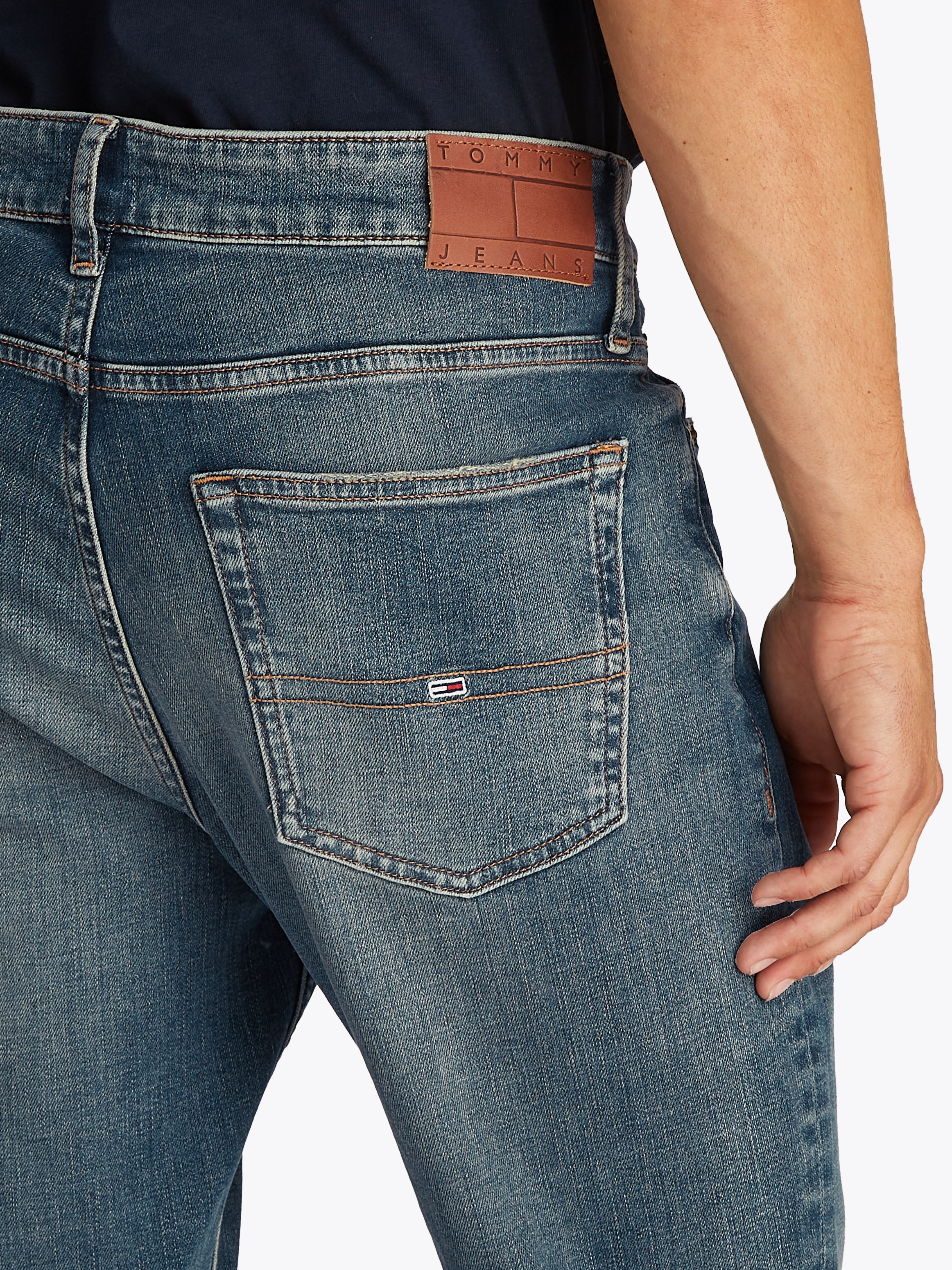 Tommy Jeans Slim-fit-Jeans »RYAN SLIM STRAIGHT«, mit Logoprägung
