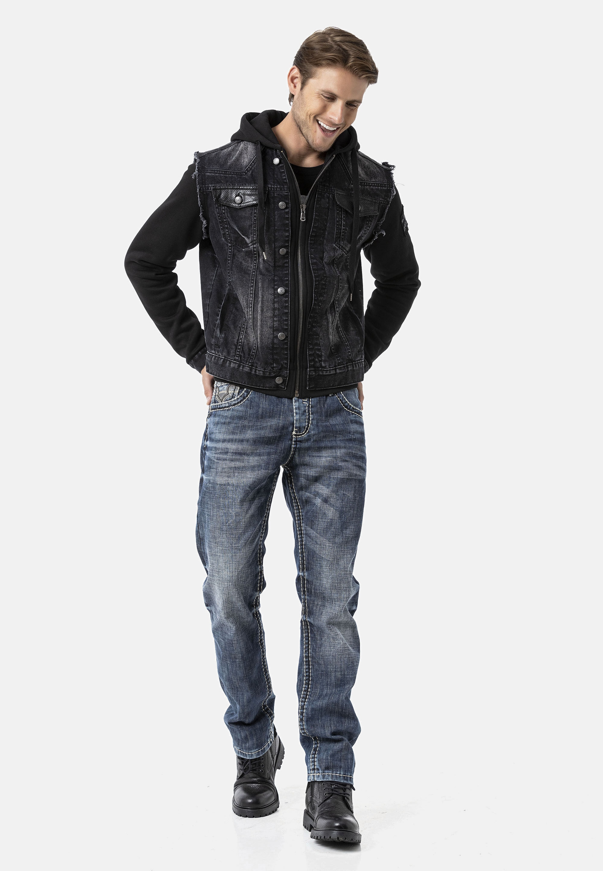 Cipo & Baxx Jeansjacke »CJ307« mit Kapuze Abgerundet mit metallischen Details