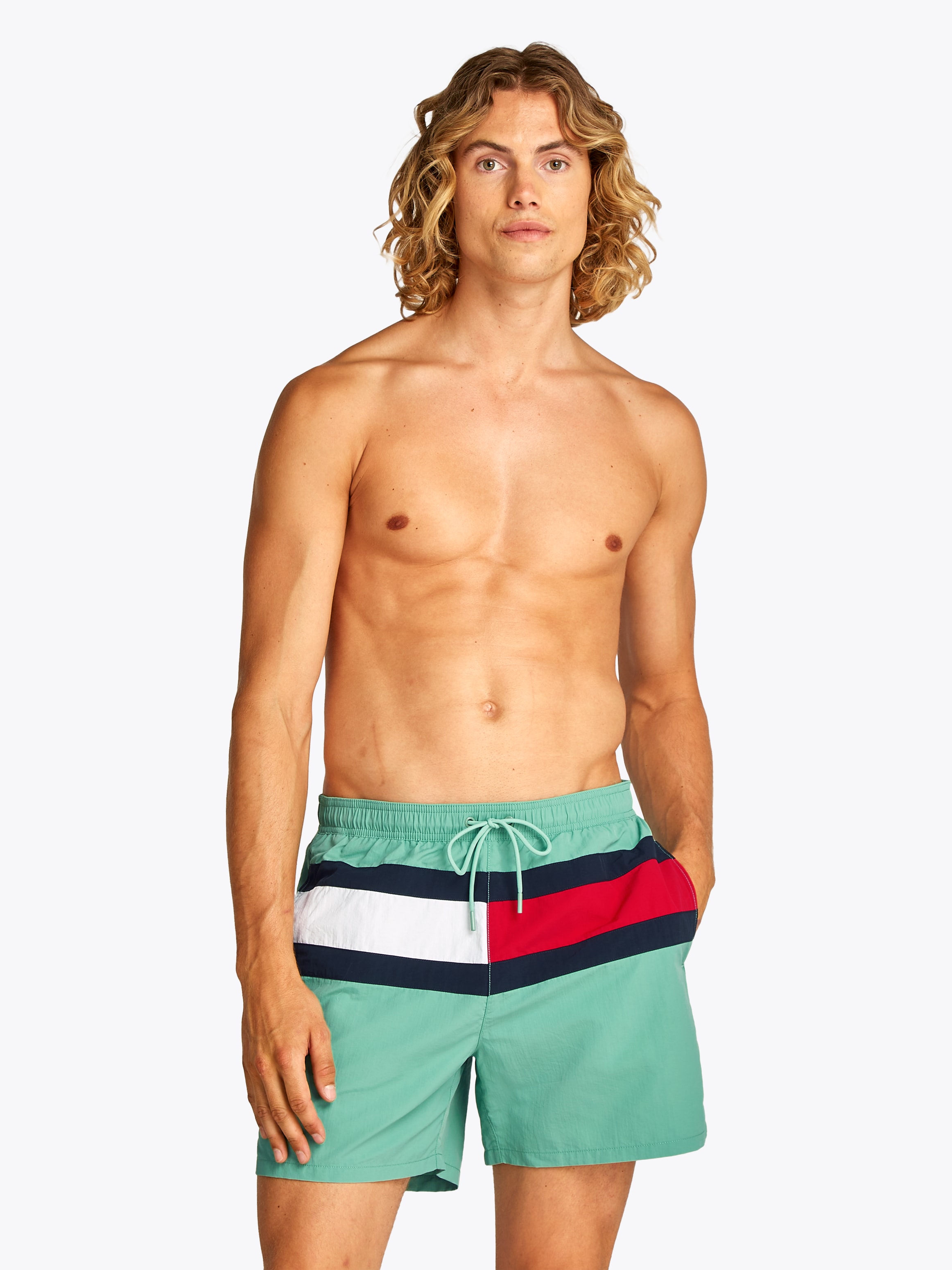 Tommy Hilfiger Swimwear Badeshorts »MEDIUM DRAWSTRING«, mit großem Logo