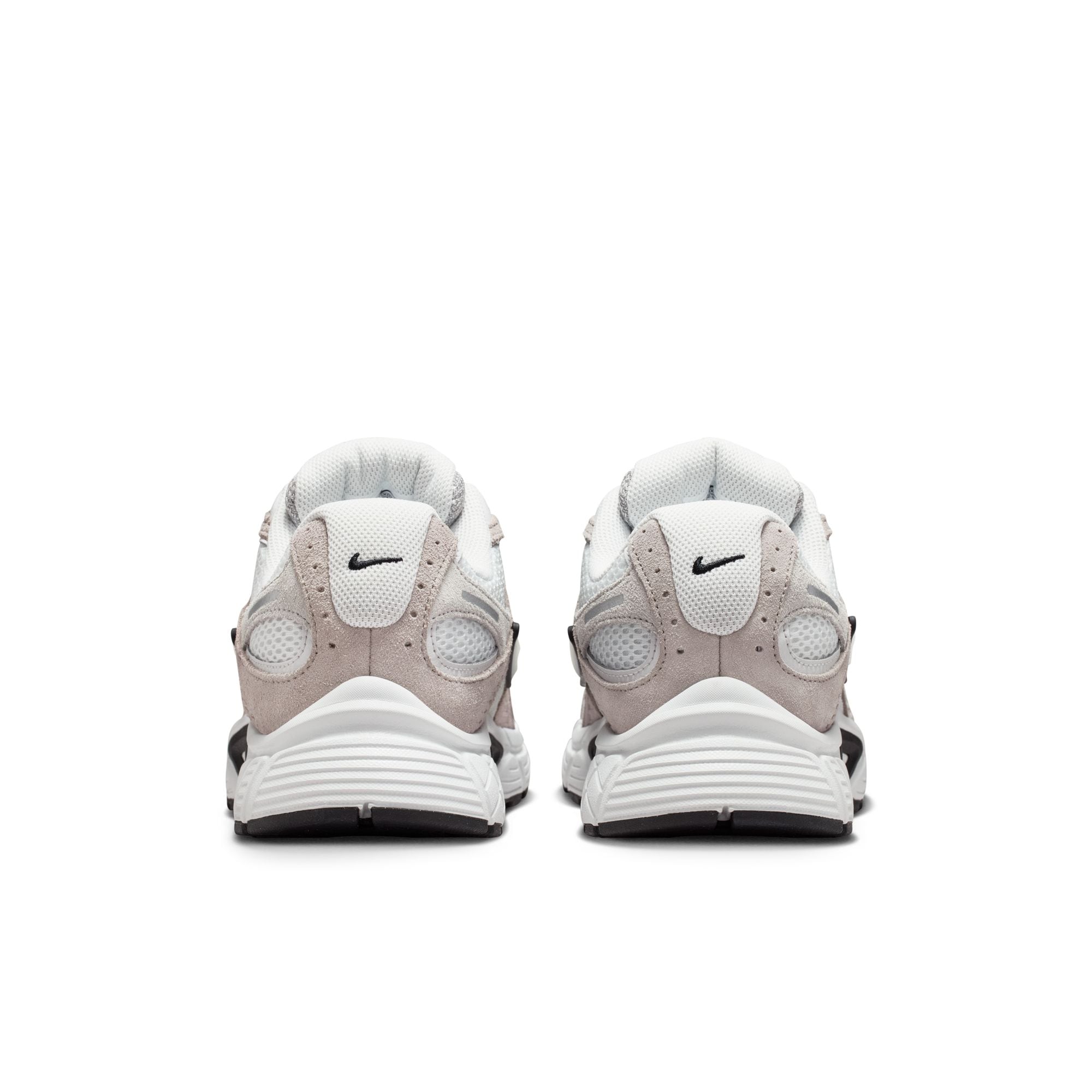 Nike Sportswear Sneaker »V5 RNR Suede«  inspiriert vom Design des Y2K Nike Vomero 5