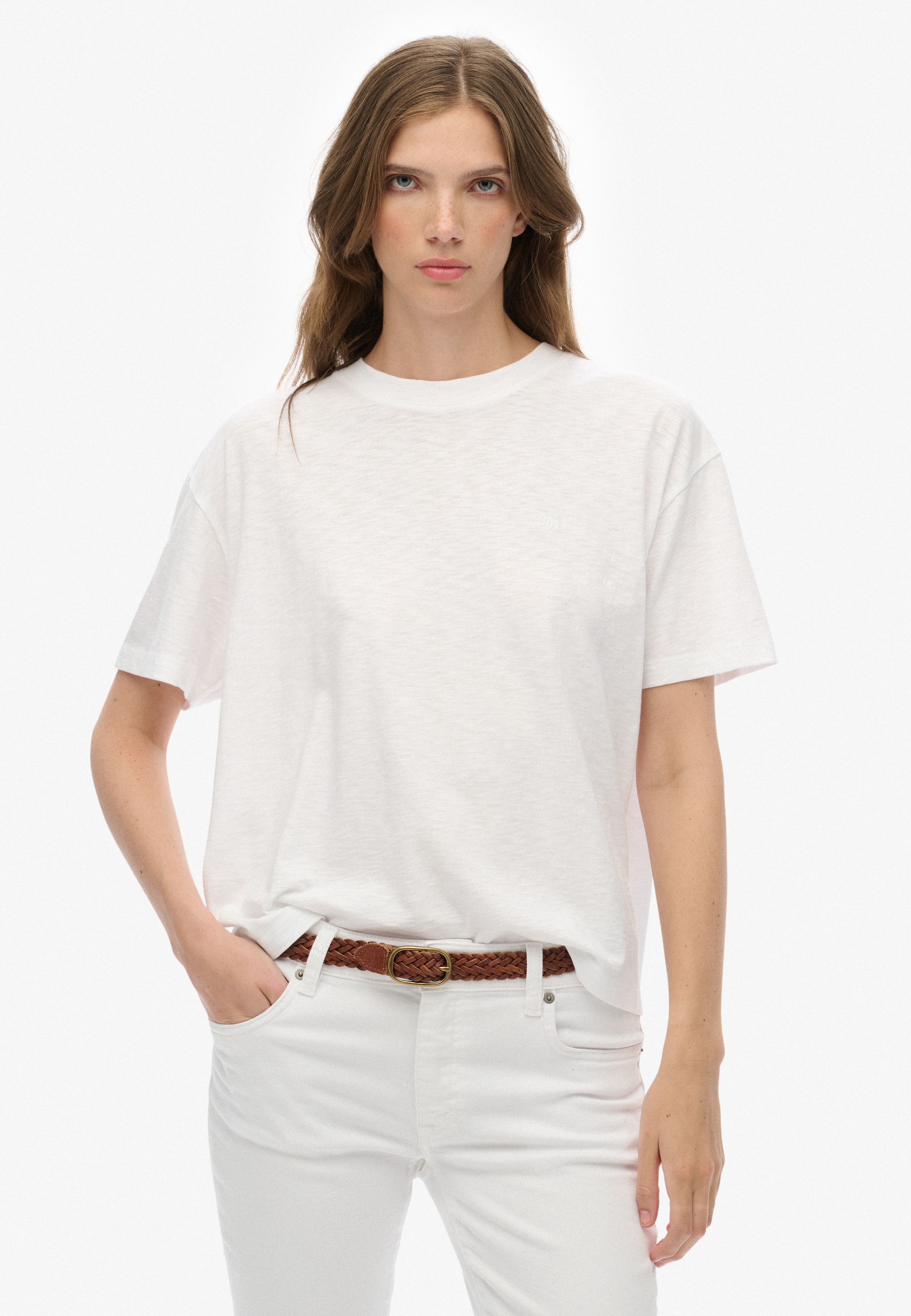 Superdry T-Shirt "STUDIOS CREW TEE" mit Markenlabel, aus Baumwollmischung, Relaxed Fit, Kurzarm