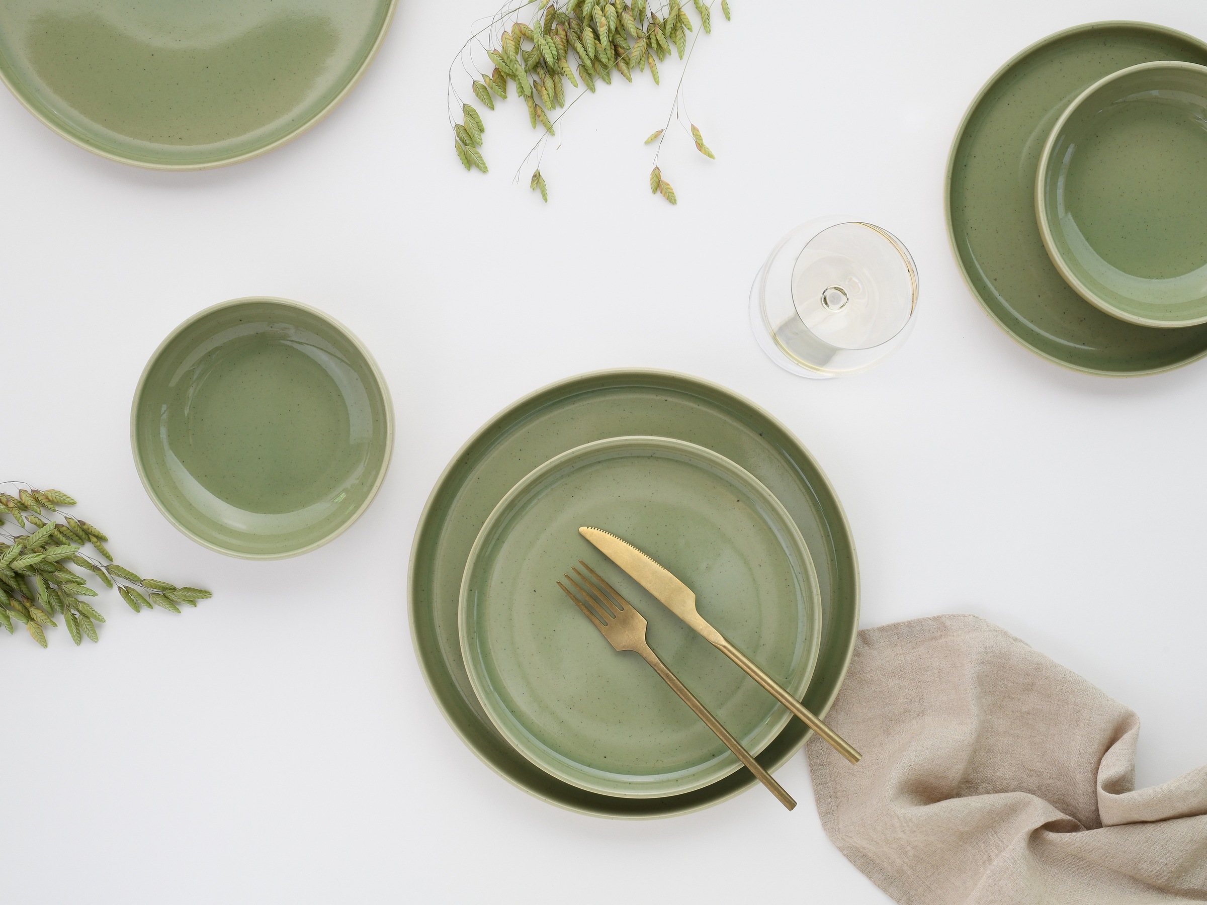 CreaTable Teller-Set »Uno Romana Grün, Tellerset 12-tlg«, (Set, 12 tlg.), Sprenkel, Seidenmatte Glasur