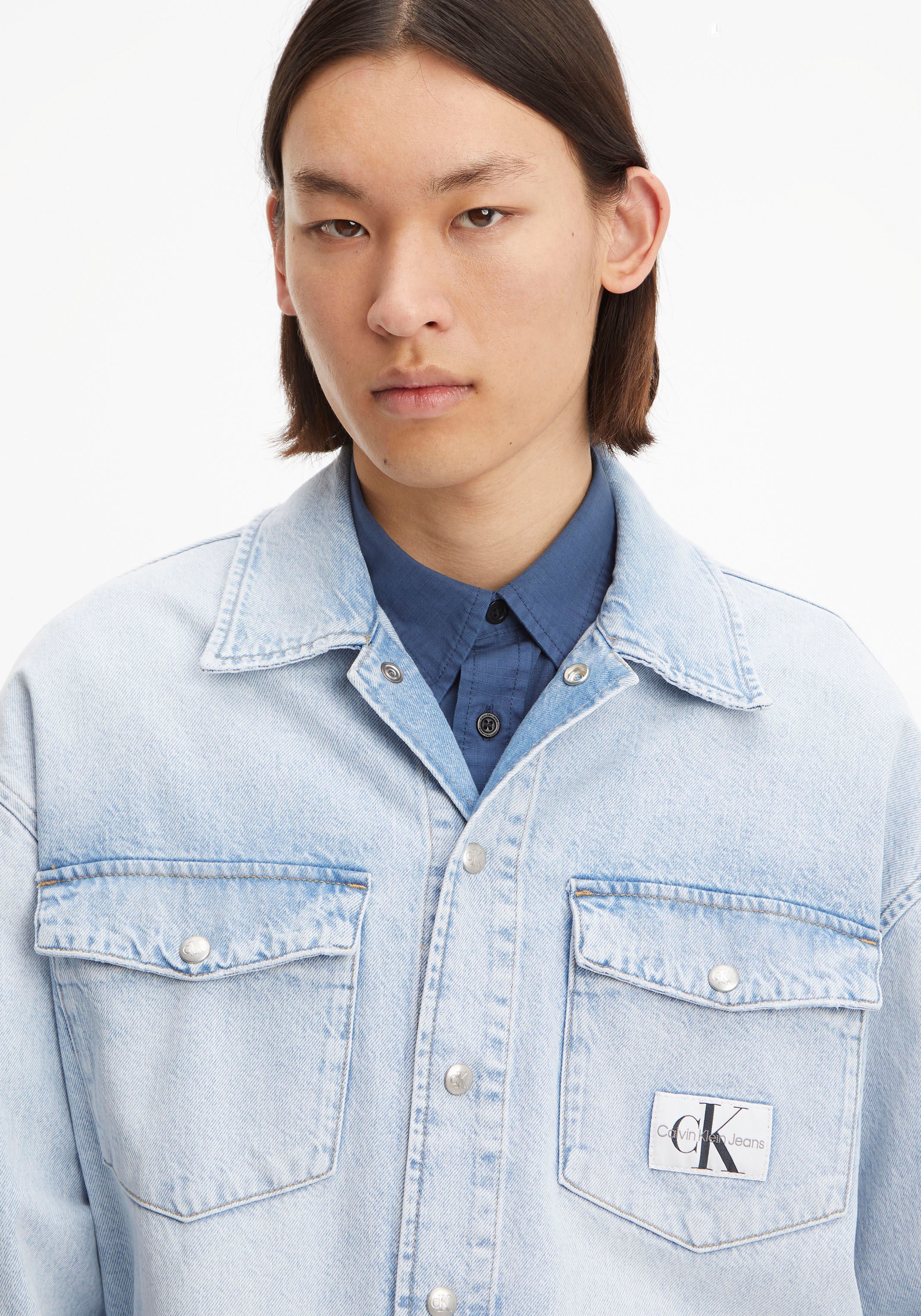 Calvin Klein Jeans Jeanshemd auf der ▷ BAUR Calvin mit UTILITY »OVERSIZED Klein Logo-Badge bestellen Brusttasche SHIRT JACKET«, 