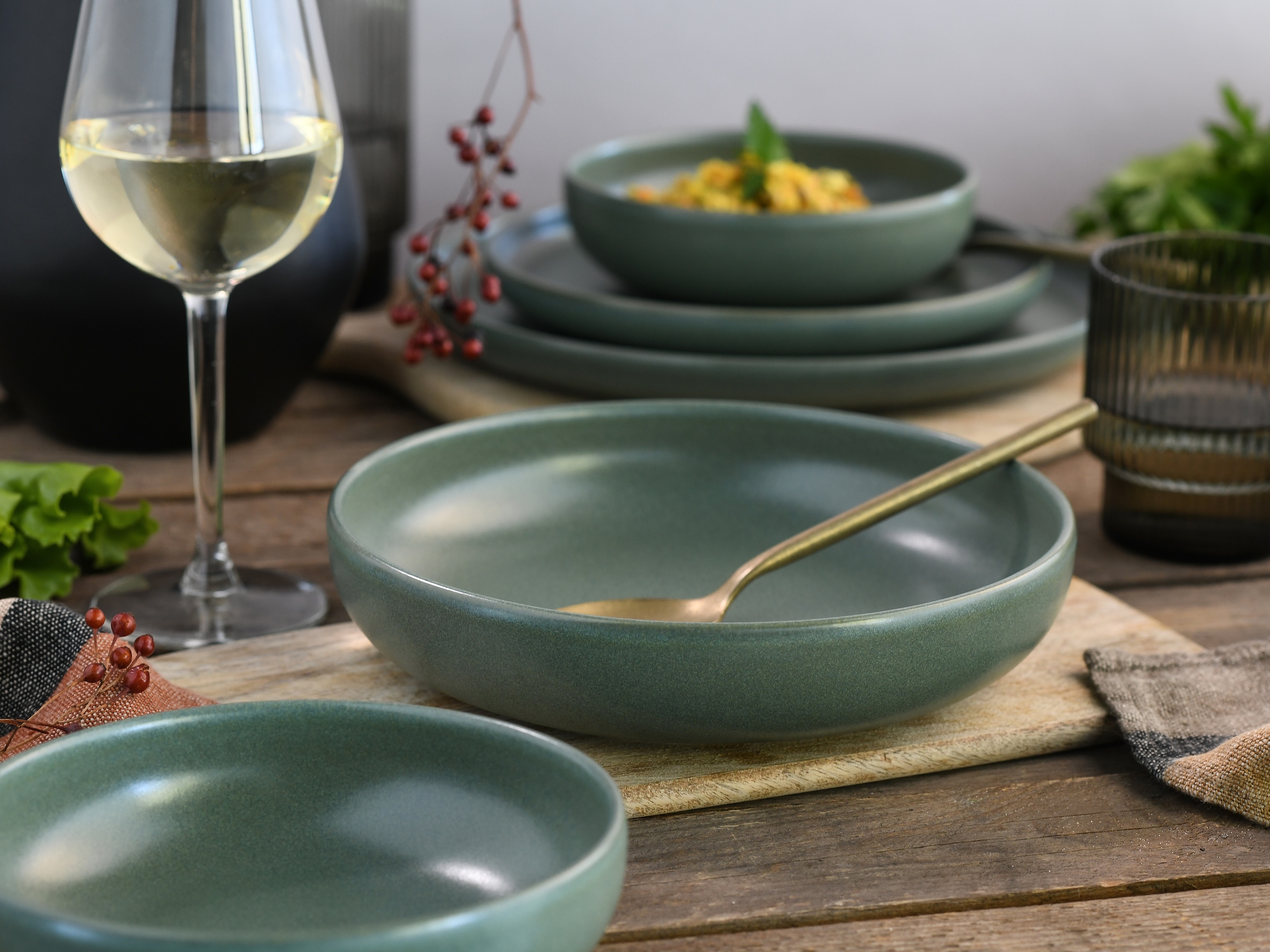 CreaTable Teller-Set »Uno, Geschirr-Set, 8-tlg.« Seidenmatten Grün-Glasur, Klare Konturen mit sanften Rundungen