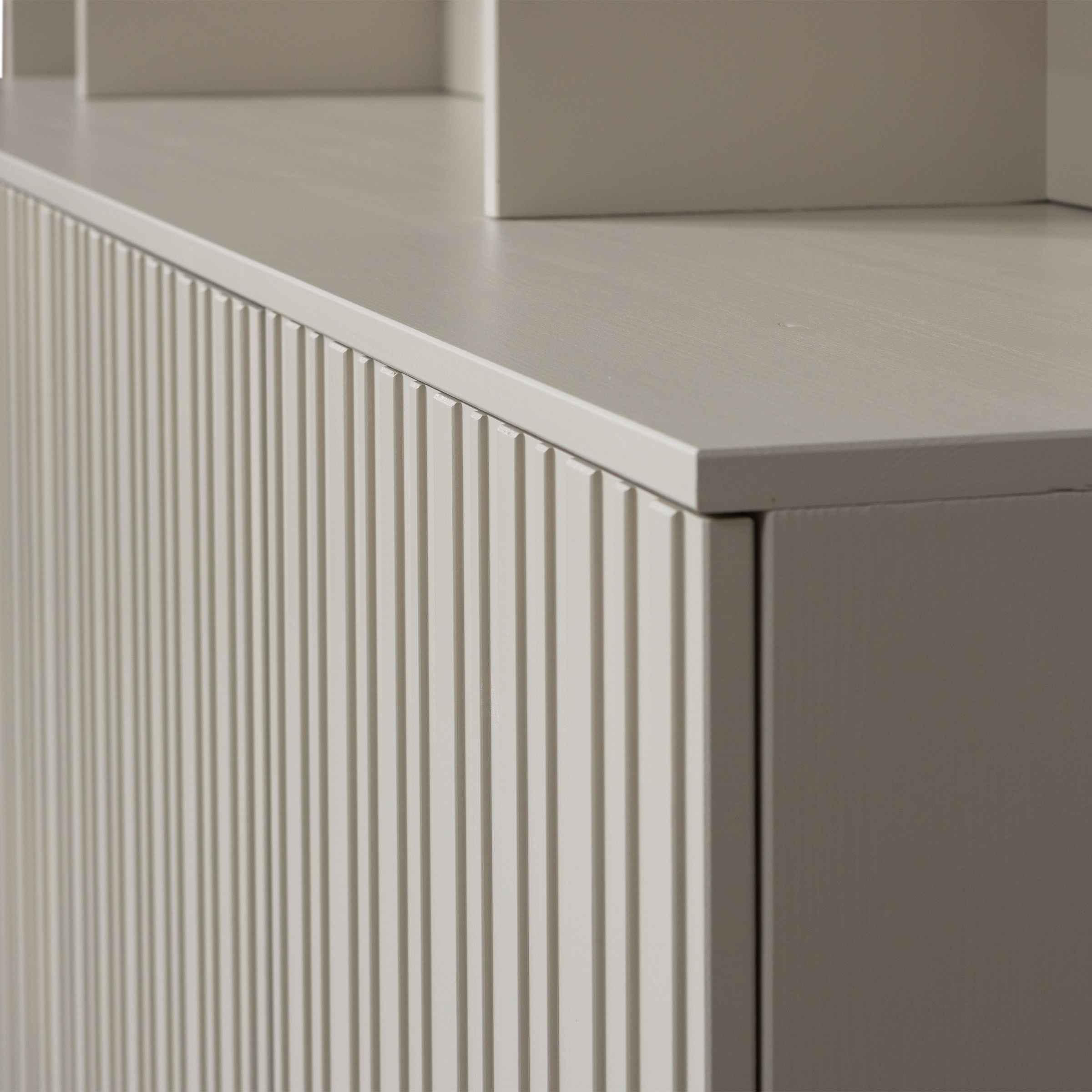 WOOOD Buffet »Gravu« New Gravure Hängeschrank, FSC-Kiefer bietet Stauraum und Präsentation