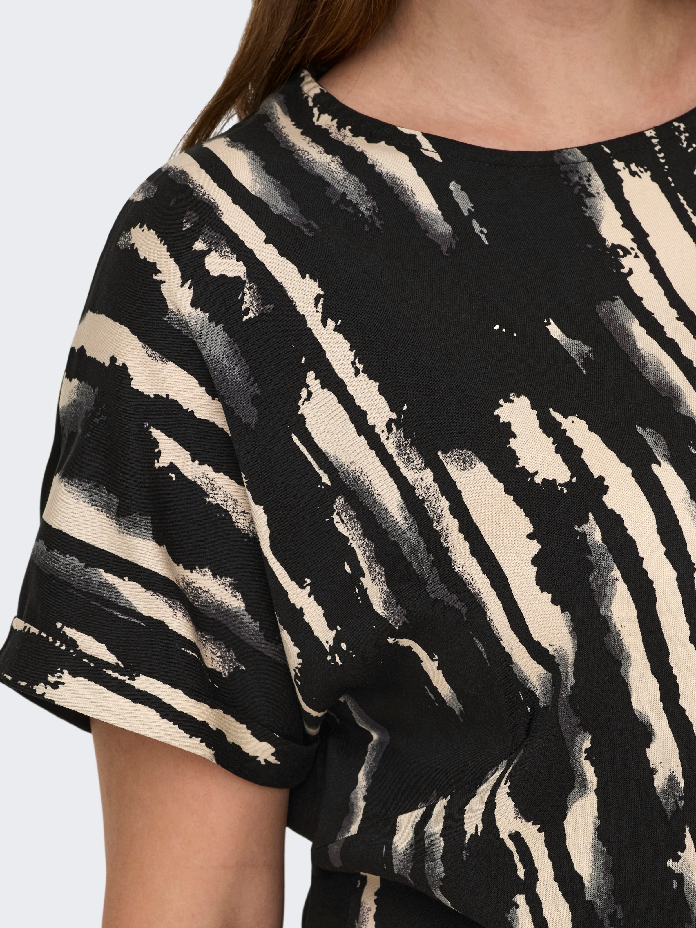ONLY CARMAKOMA Kurzarmshirt »CARMIKAELA IN-ONE SS TOP AOP«