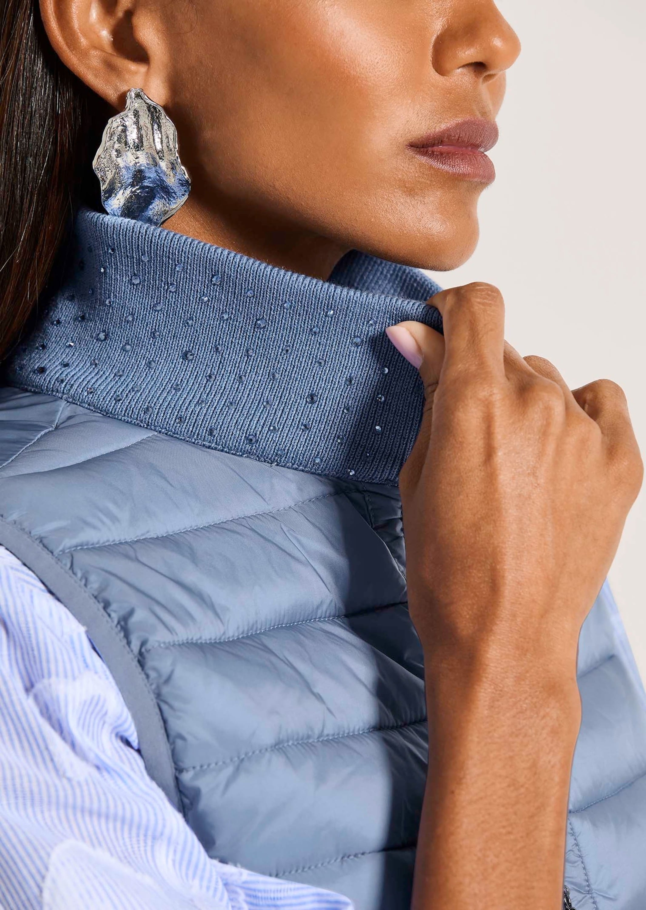 MADELEINE Kurzweste »Steppweste Sportive, elegante Outdoor-Weste mit Steppung« Hotfix Steine am Stehkragen