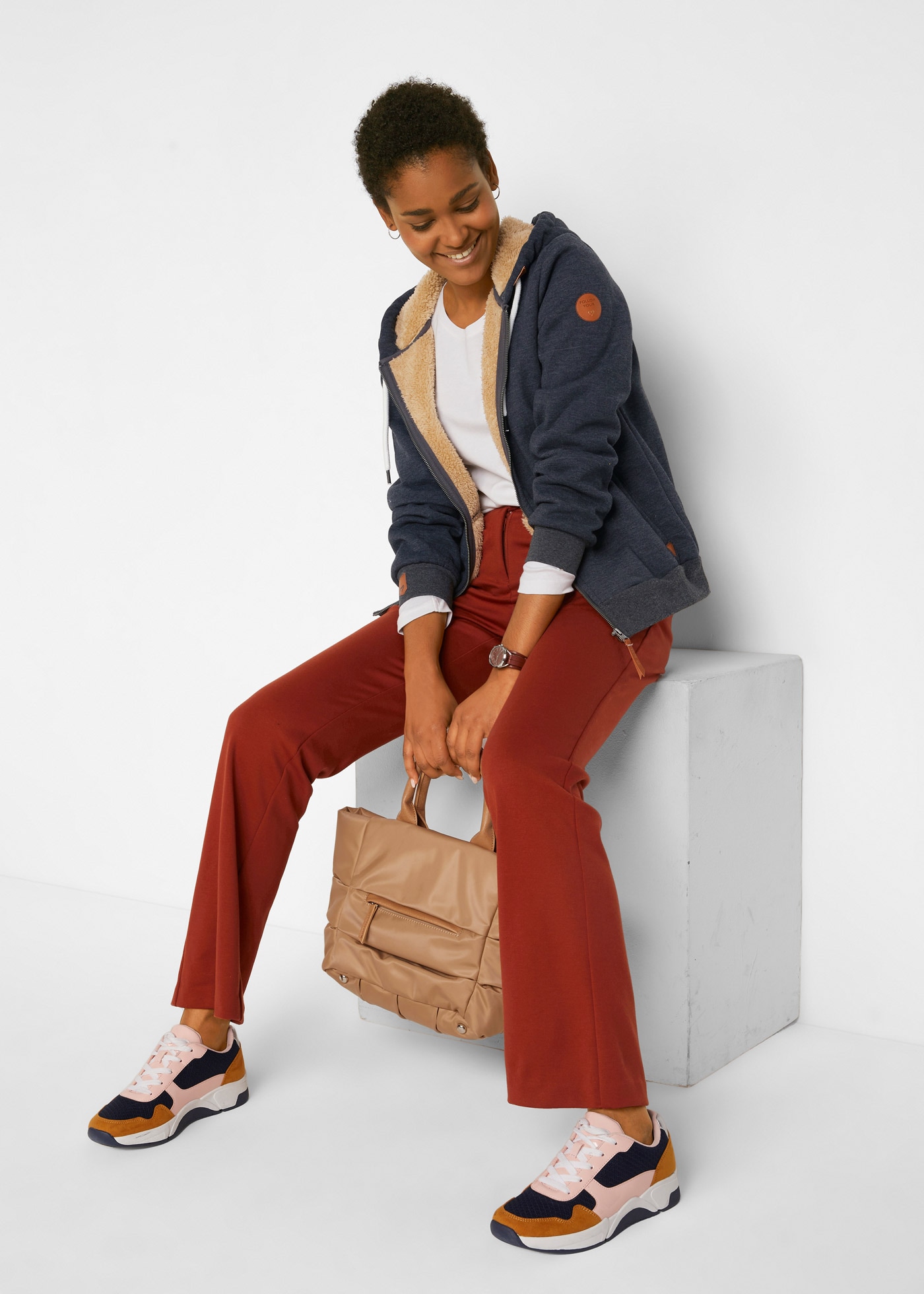 bonprix Kapuzensweatjacke mit Kapuze, mit Teddyfutter, mit Reißverschluss, lockere Passform