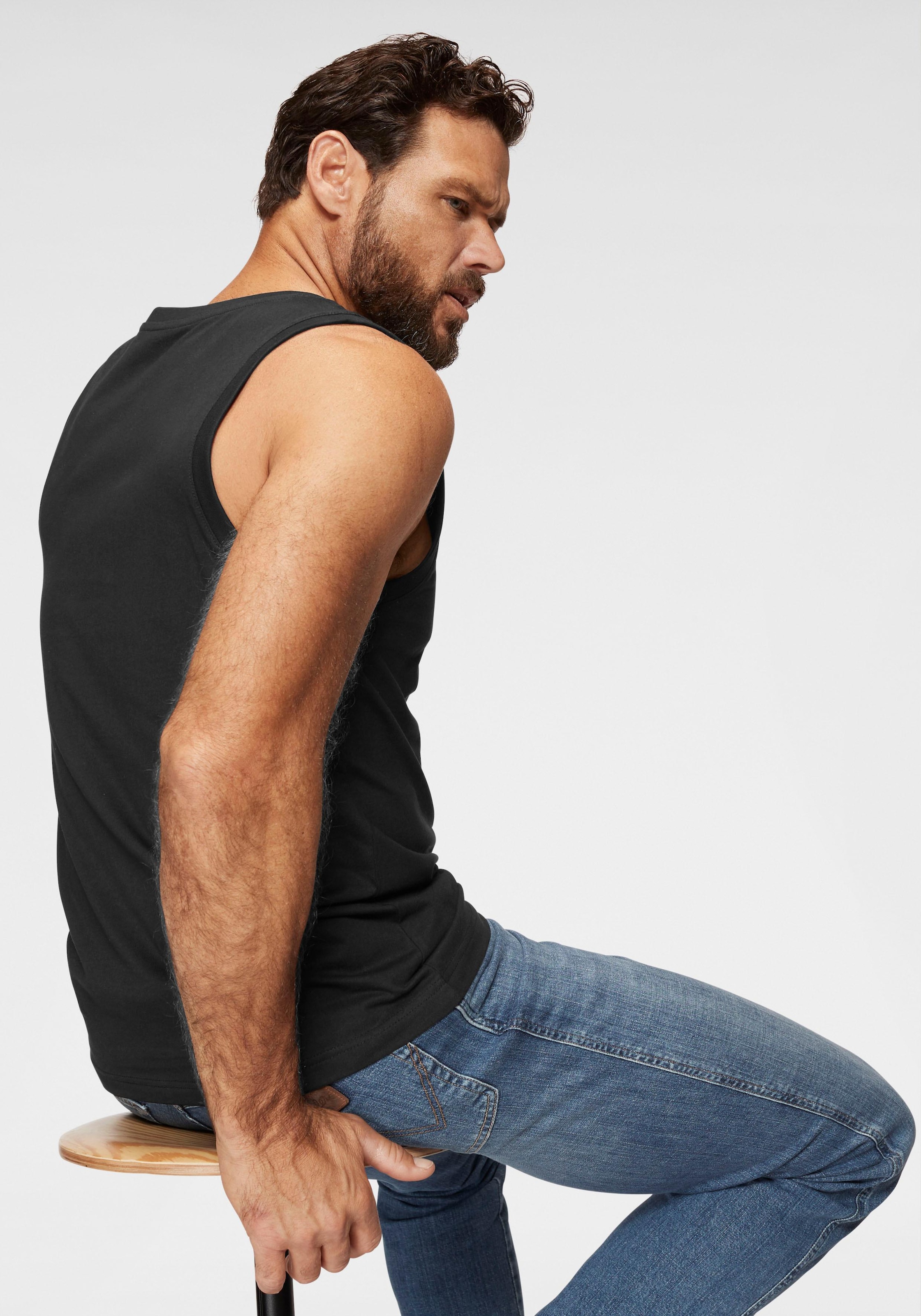 Man's World Muscleshirt, (3er-Pack), schmal geschnitten, Rundhalsausschnitt, aus 100% Baumwolle