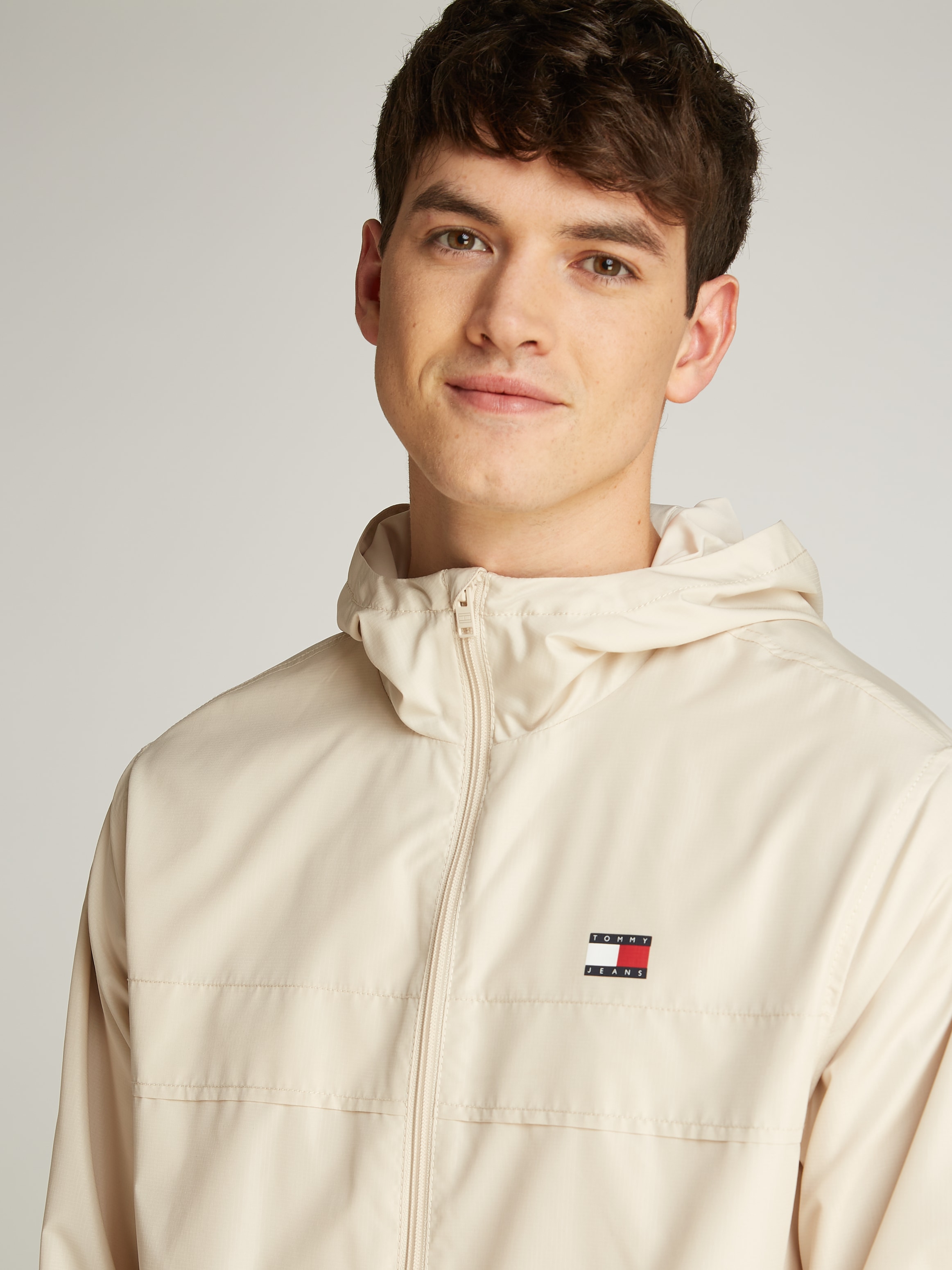 Tommy Jeans Windbreaker »TJM FLEECE LINED CHICAGO JACKET«, mit Kapuze, mit Fleece-Futter