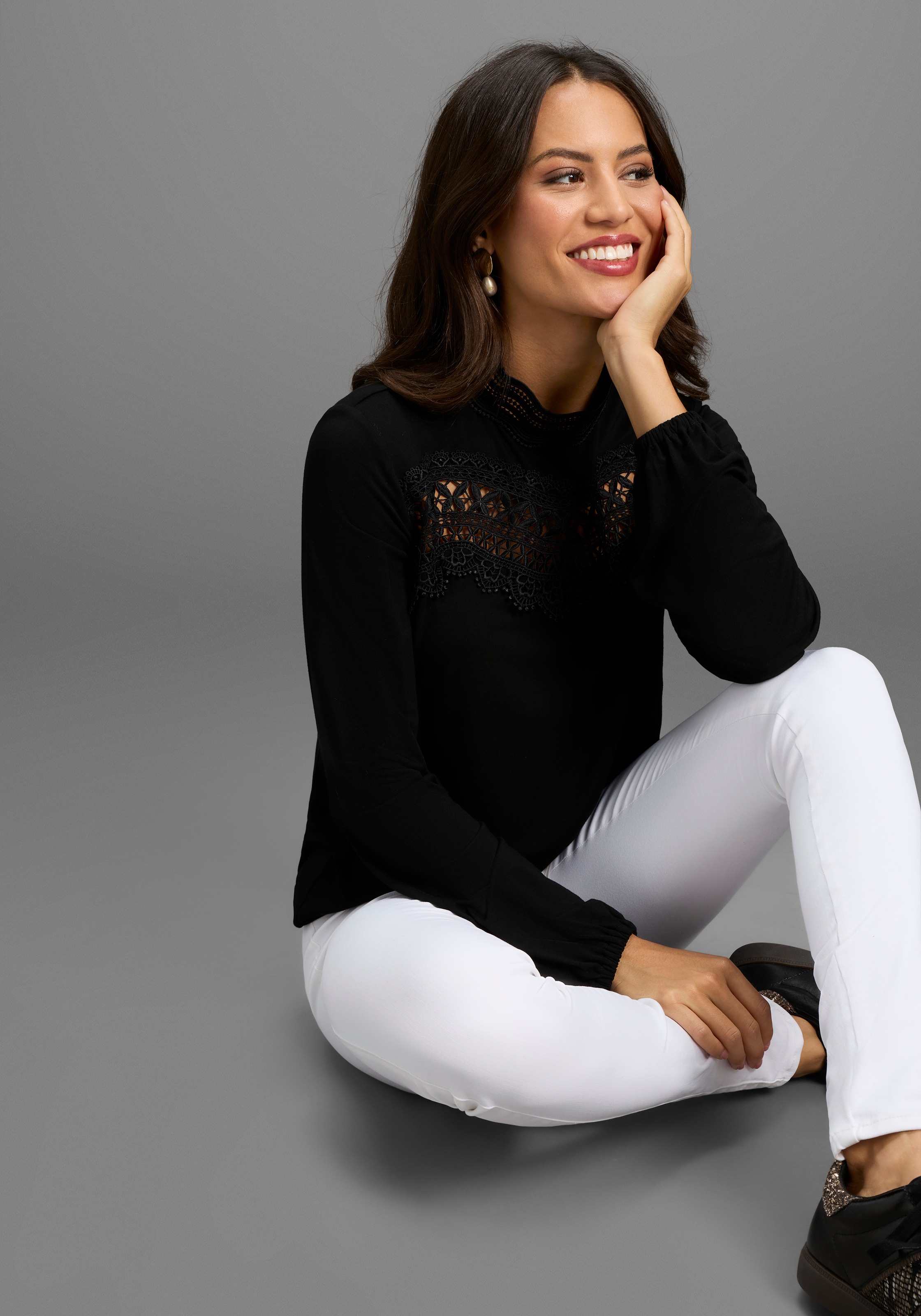 Thumbnail - Laura Scott Longsleeve figurumspielend, mit Spitze