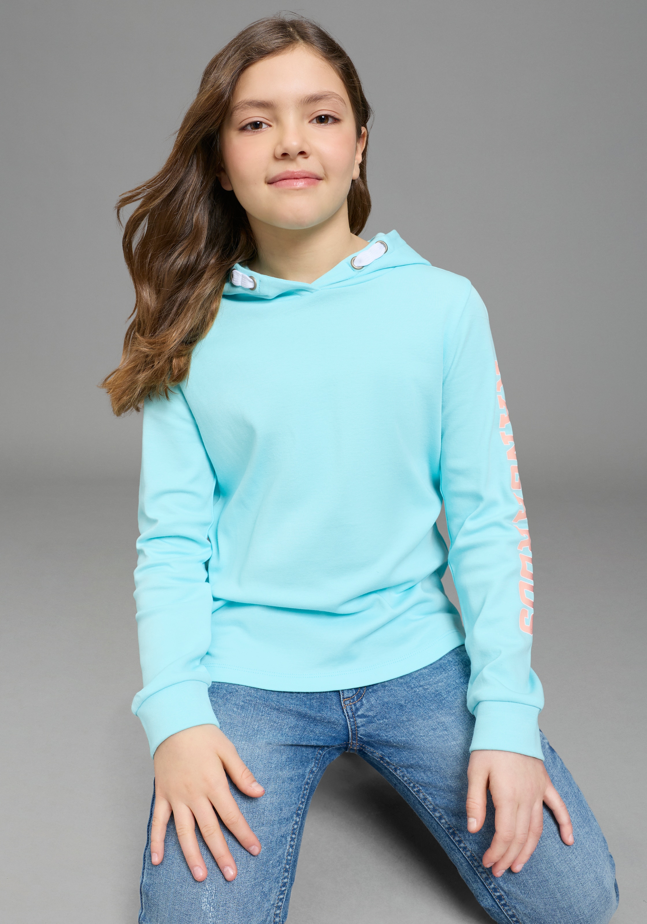 KangaROOS Langarmshirt »Kangaroos Kapuzenshirt mit Ärmeldruck« gerade Passform,  bedrucktes Design,  mit Kapuze,  aus 100% Baumwolle