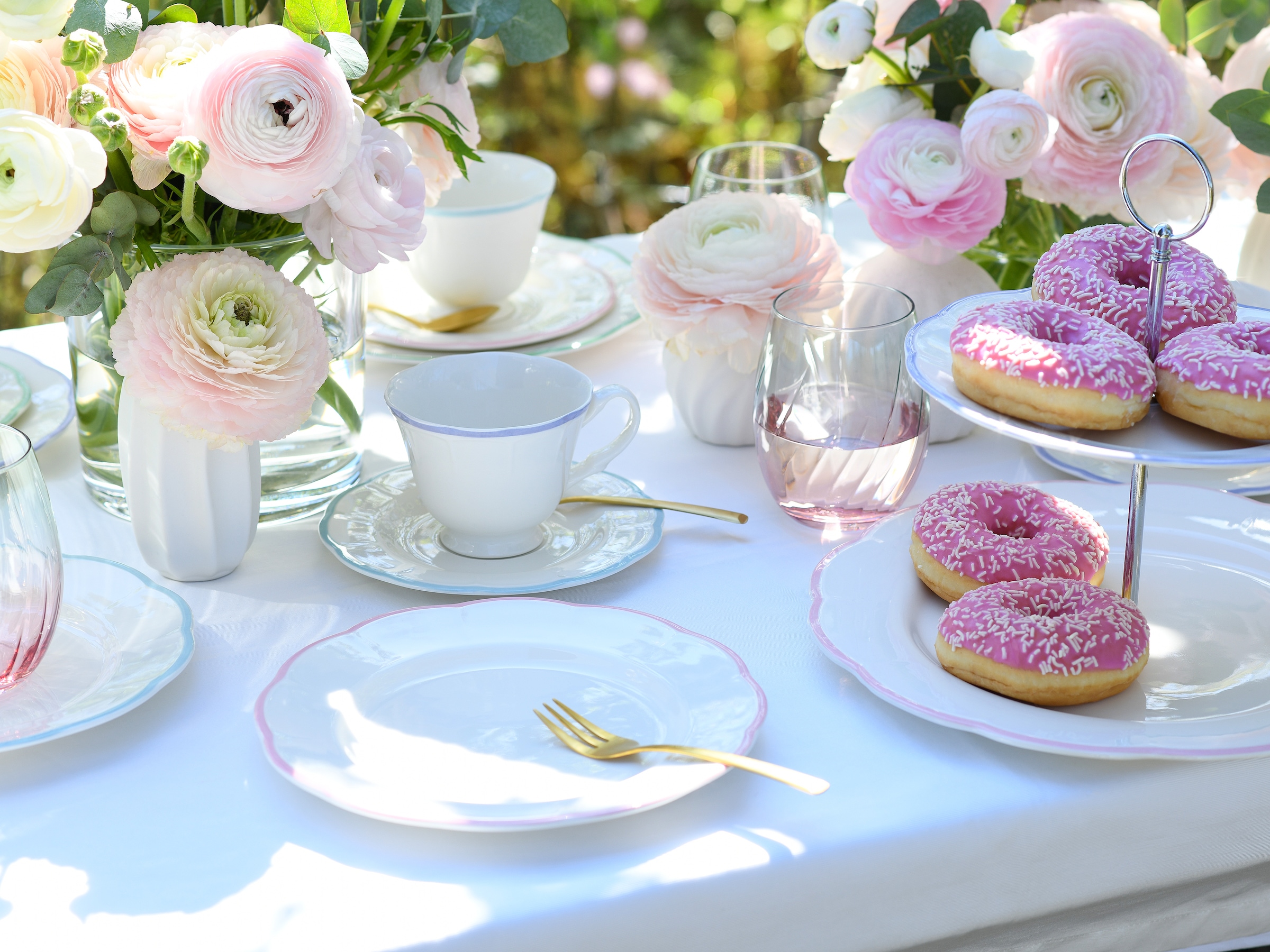 CreaTable Kaffeeservice »Florine Bunt, Service 12-tlg.« Elegant, Klassische Form, Zart gewellte Ränder