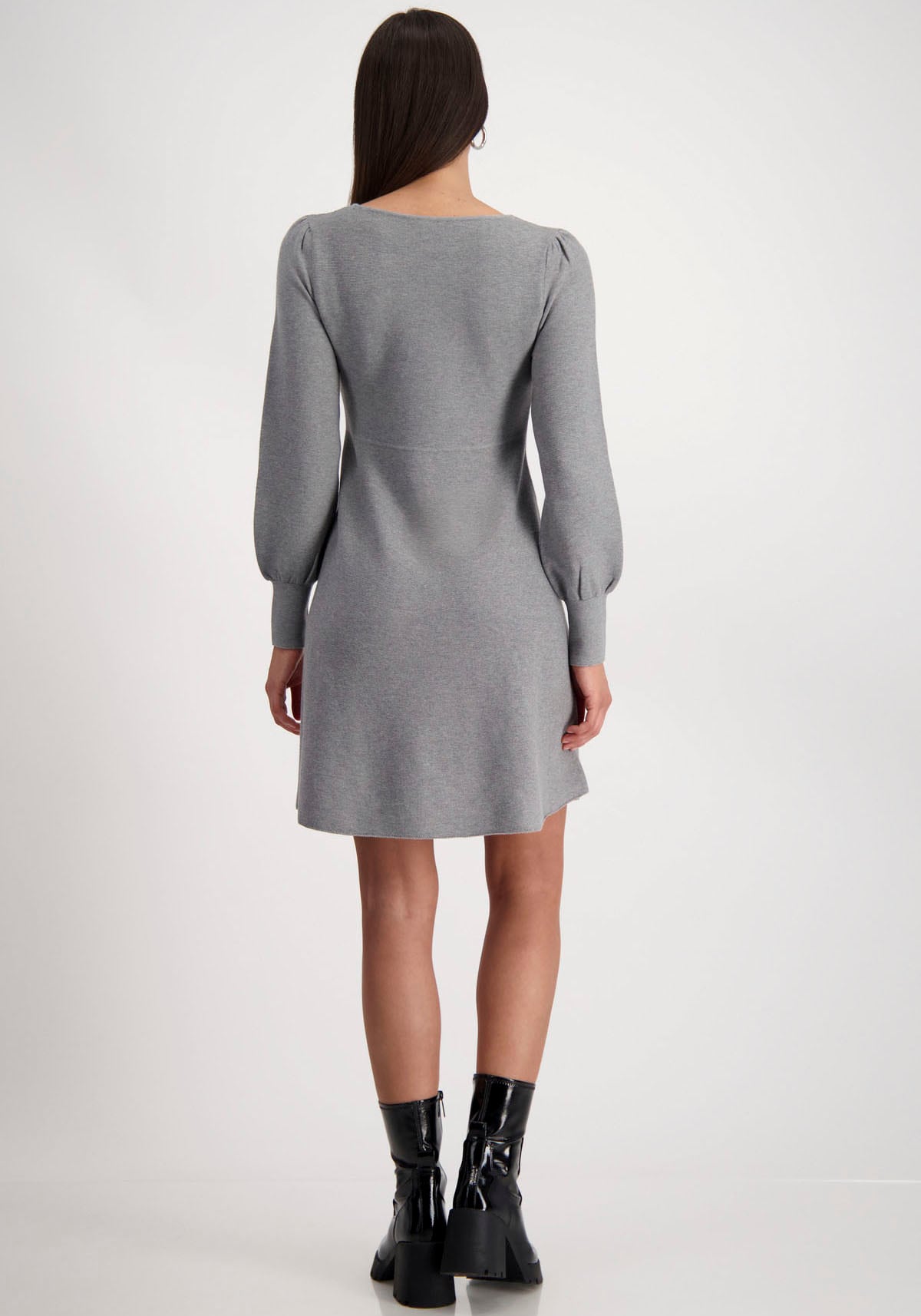Monari Strickkleid, mit ausgestelltem Rockteil