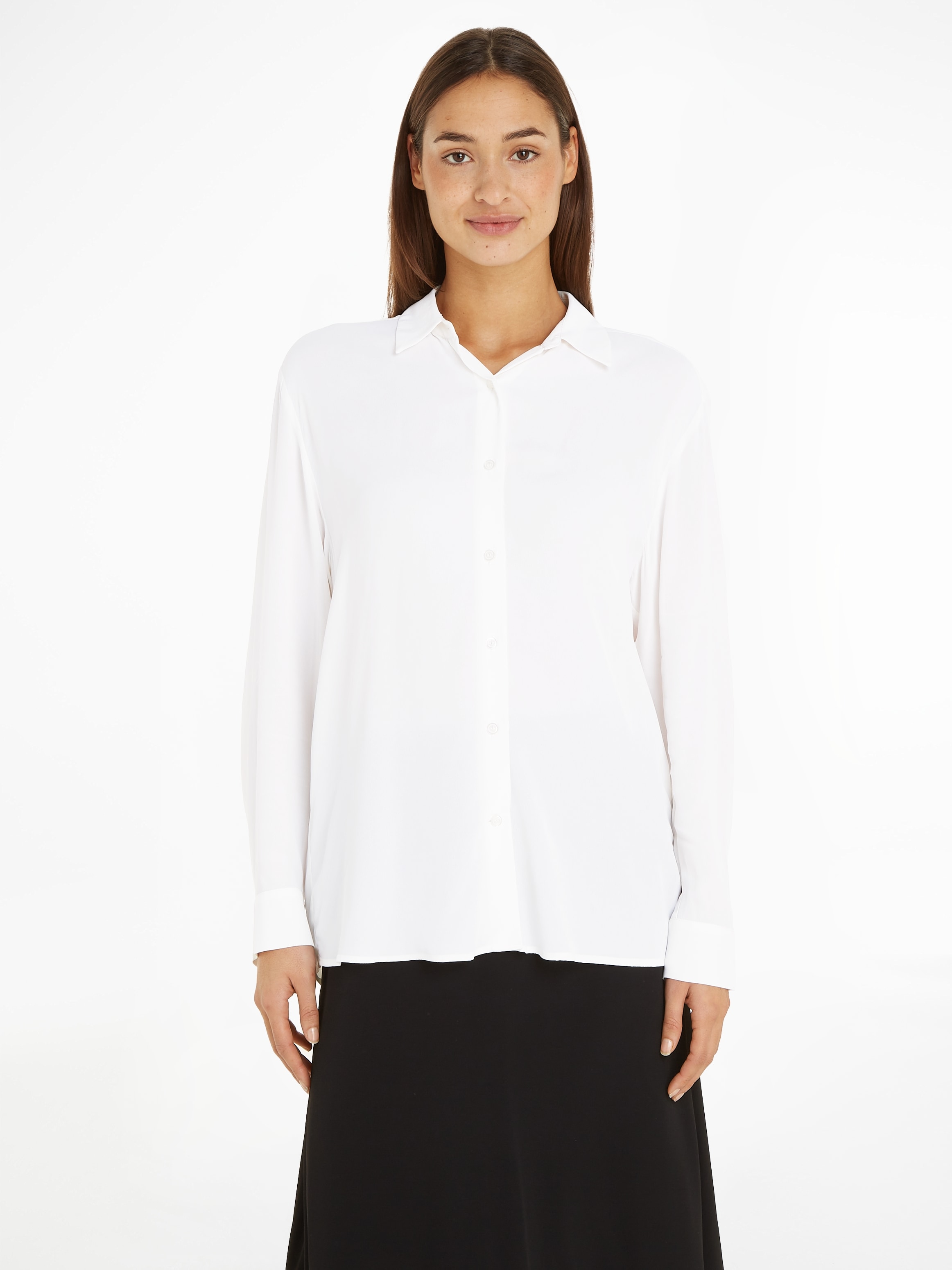 Tommy Hilfiger Hemdbluse »VISCOSE CREPE FLUID SHIRT LS«, mit kleinem Markenlabel auf dem Ärmelabschluss