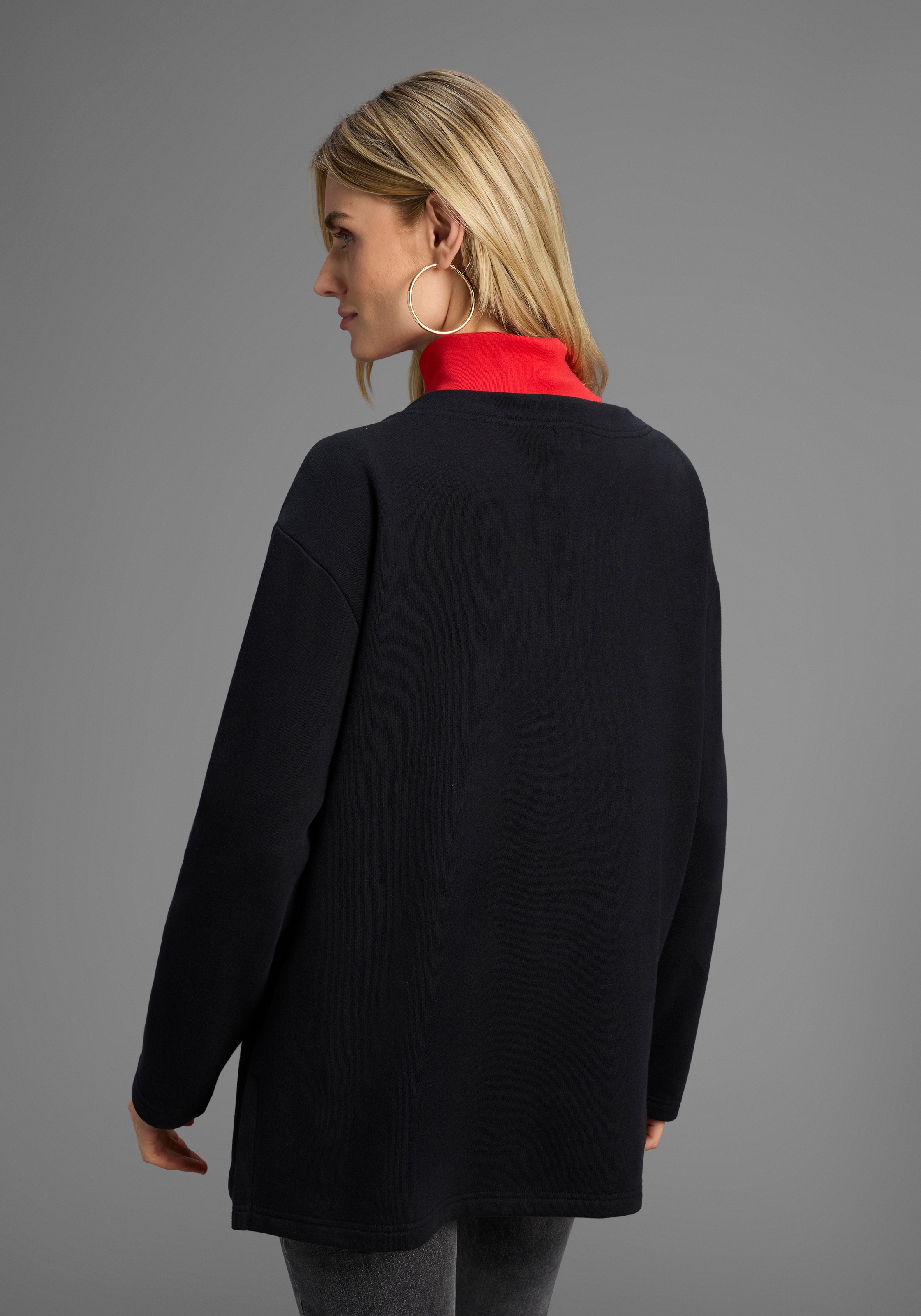 Laura Scott Sweater, Lässig-weiter Sweater mit komfortabler Passform und Seitenschlitzen.