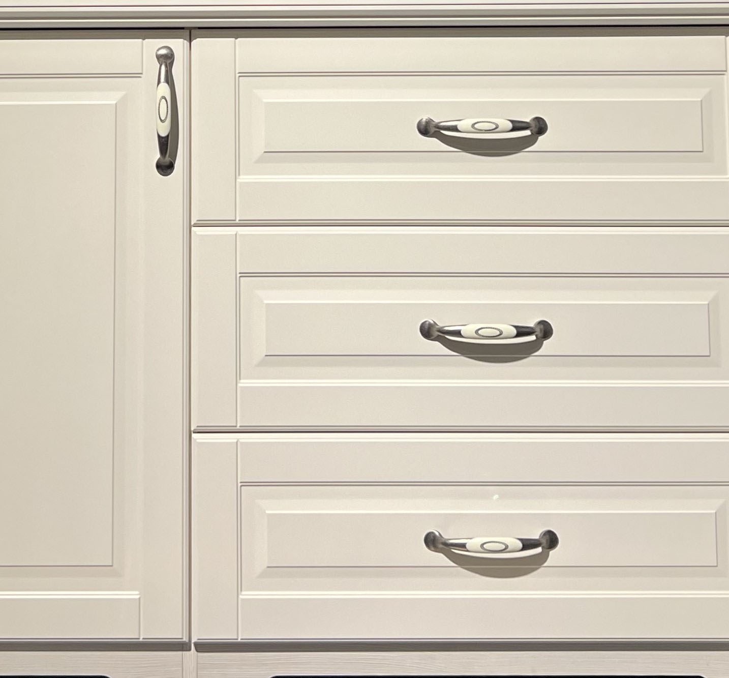 Home affaire Kombikommode »Evergreen, Maße: B/T/H 131/48/88cm, Soft-Close-Funktion«, (1-türig und 3 Schubladen), im klassischen Landhausstil,FSC-zertifiziert,hochwertige UV Lackierung