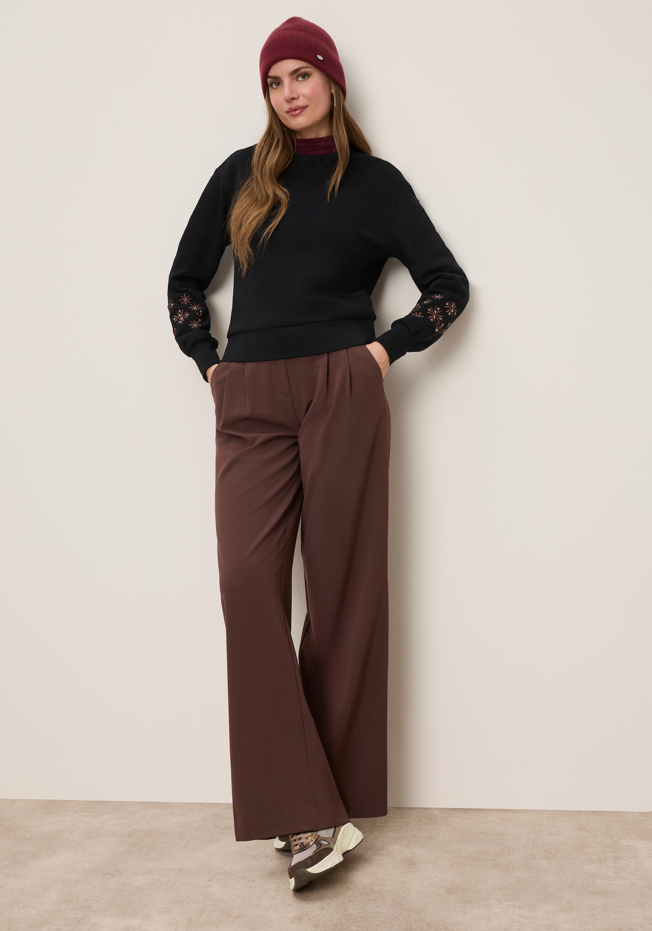 Tamaris Sweater »mit Blumen-Stickerei«, aus elastischer Baumwollqualität
