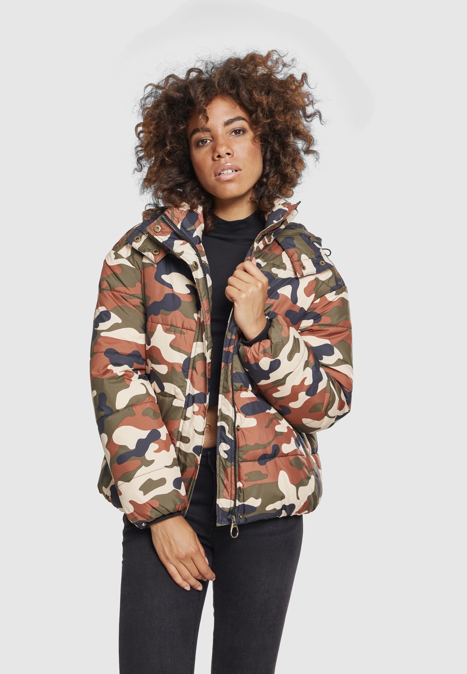 URBAN CLASSICS Winterjacke »Urban Classics Damen Ladies Boyfriend Camo Puffer Jacket« 1 Stk. tlg. mit Kapuze