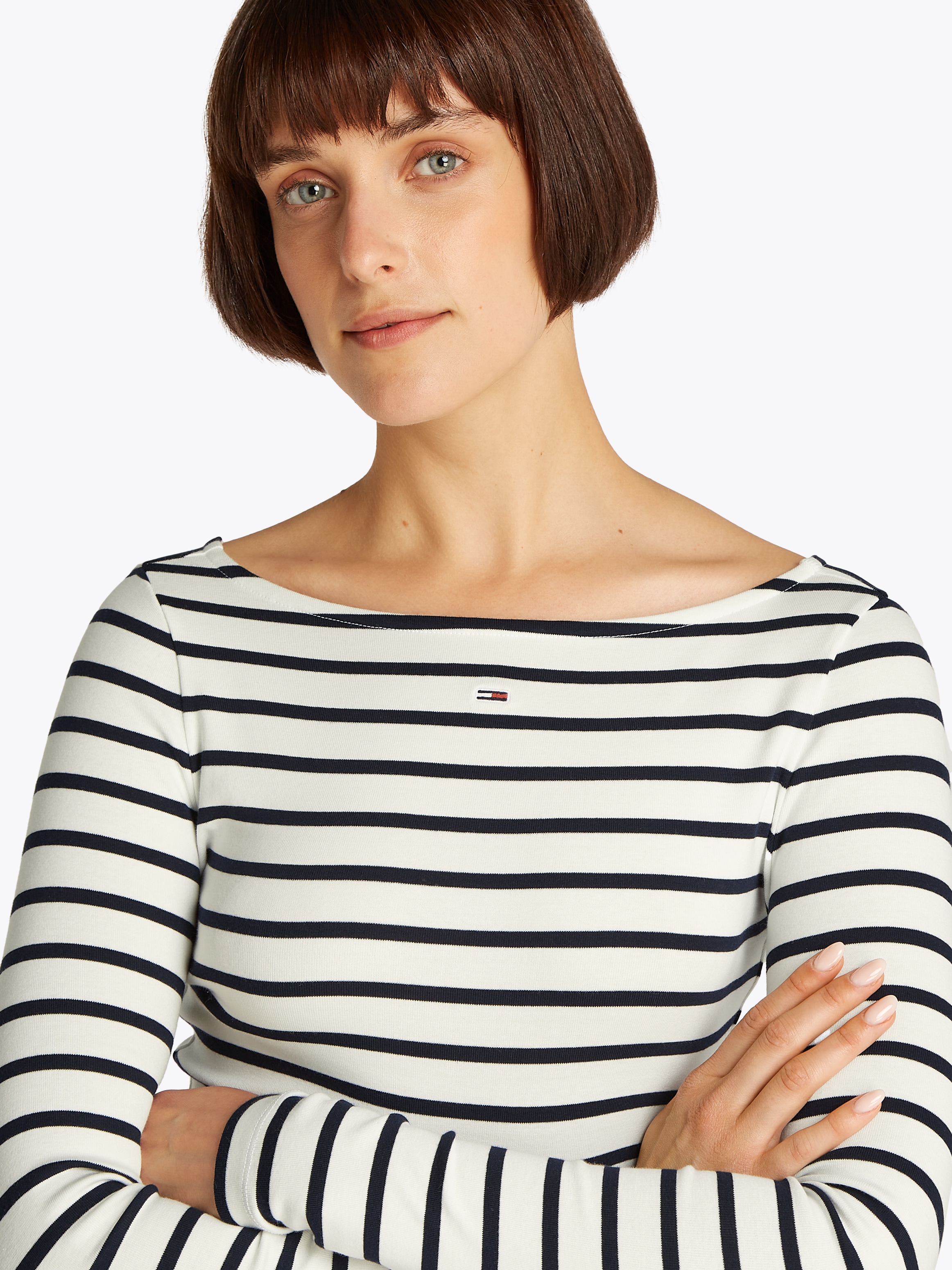 Tommy Jeans Langarmshirt »TJW BOAT NECK TOP LS«, mit Logostickerei
