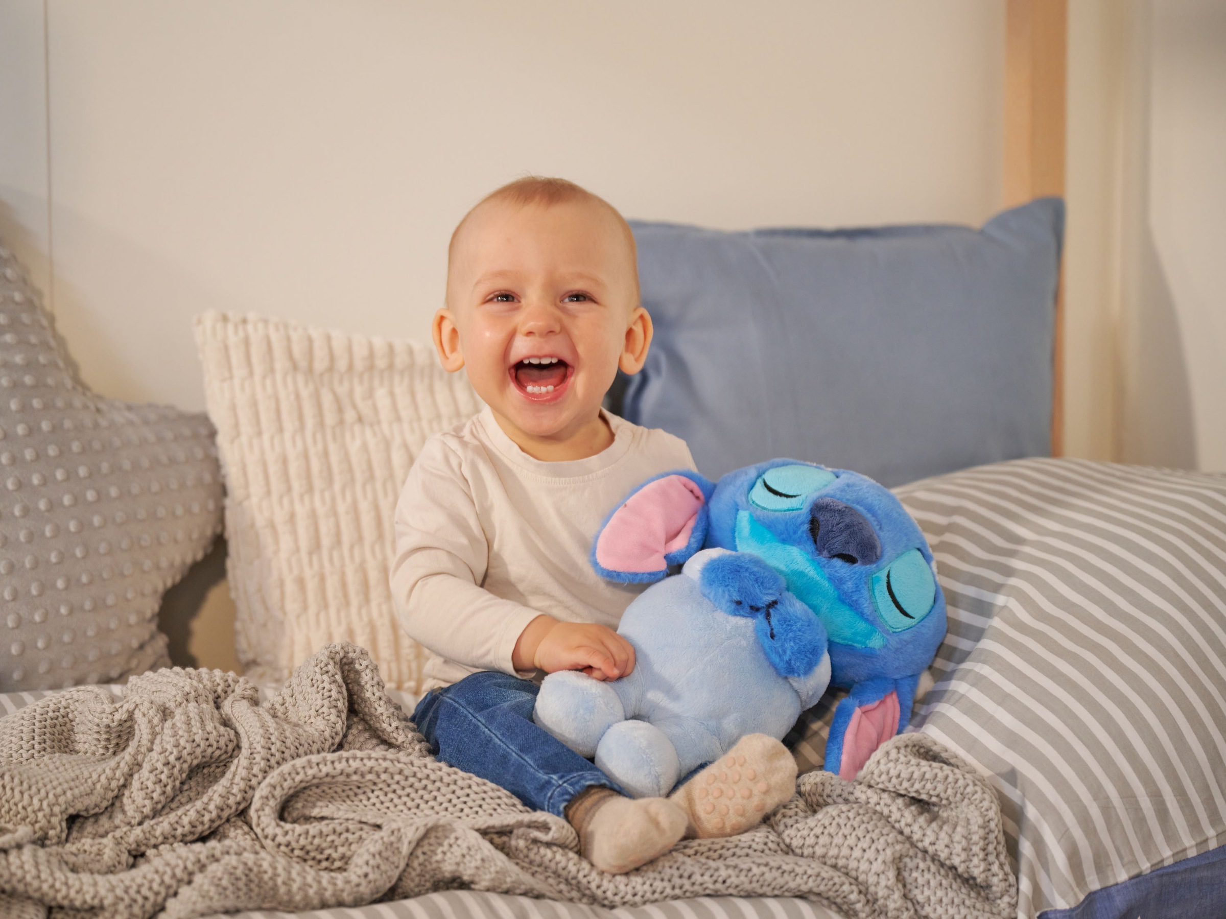 SIMBA Plüschfigur »Disney Schlafender Stitch, 31 cm«