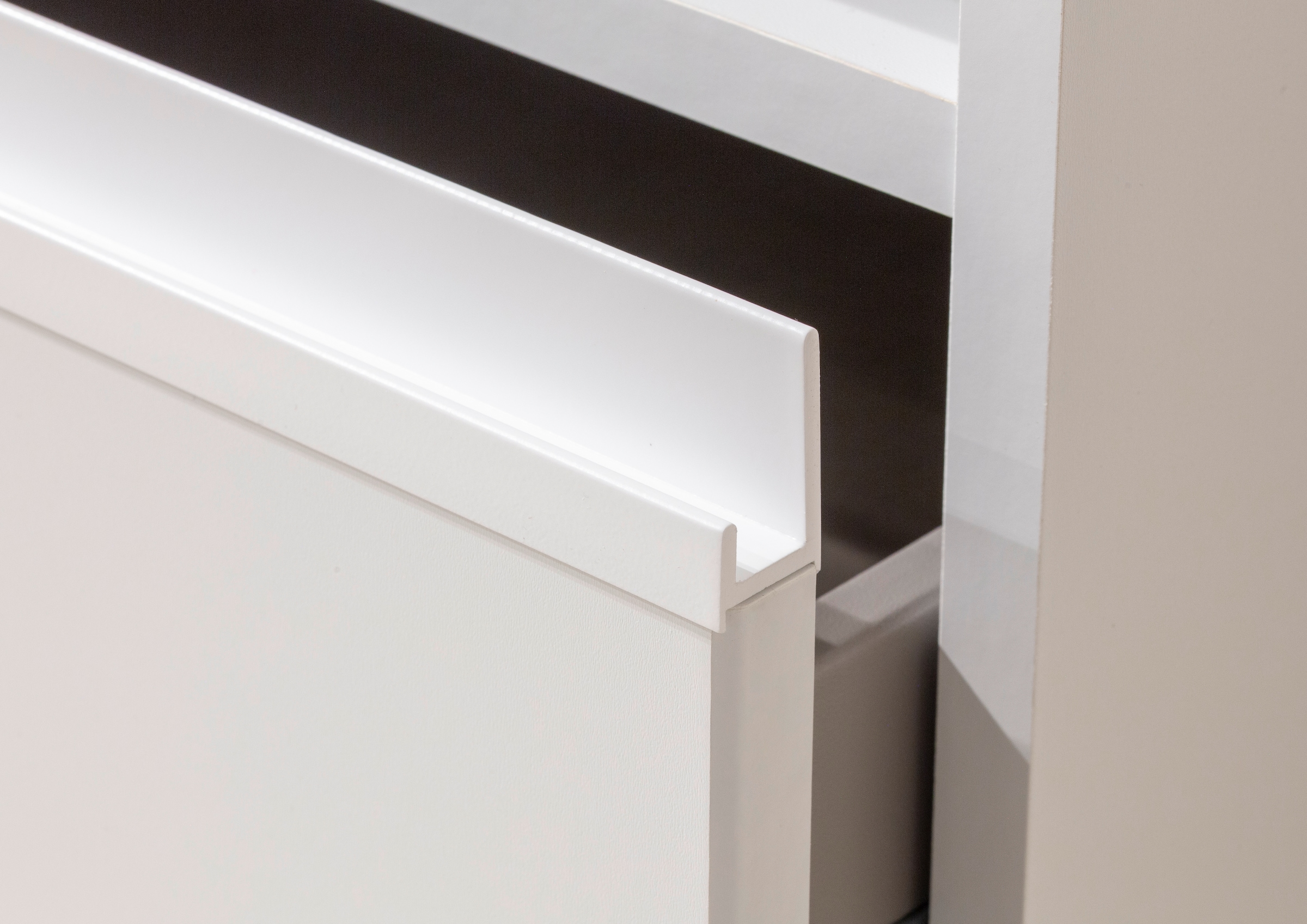 rauch Jugendzimmer-Set »Komplettzimmer Schlafzimmer-Set (5-St.) Jugendzimmer-Set JOEL« Set, 5 Stk. tlg. Bett 2 Breiten,Nachttisch,Tisch,Rollcontainer,Schrank MADE IN GERMANY