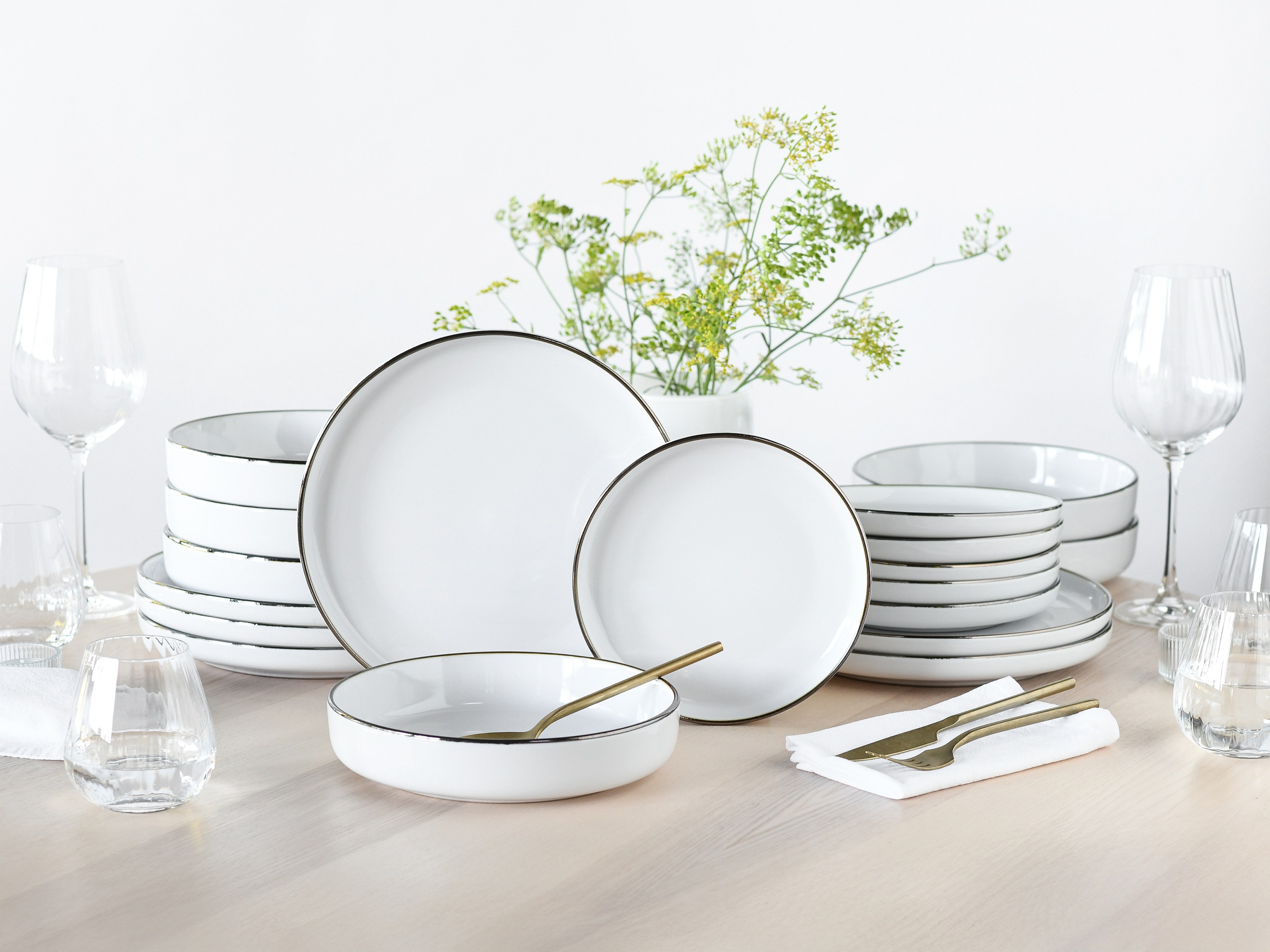 CreaTable Teller-Set »Nordic Festive, Tellerset 18-tlg.« Minimalistisches Design, Dezente goldene Akzente