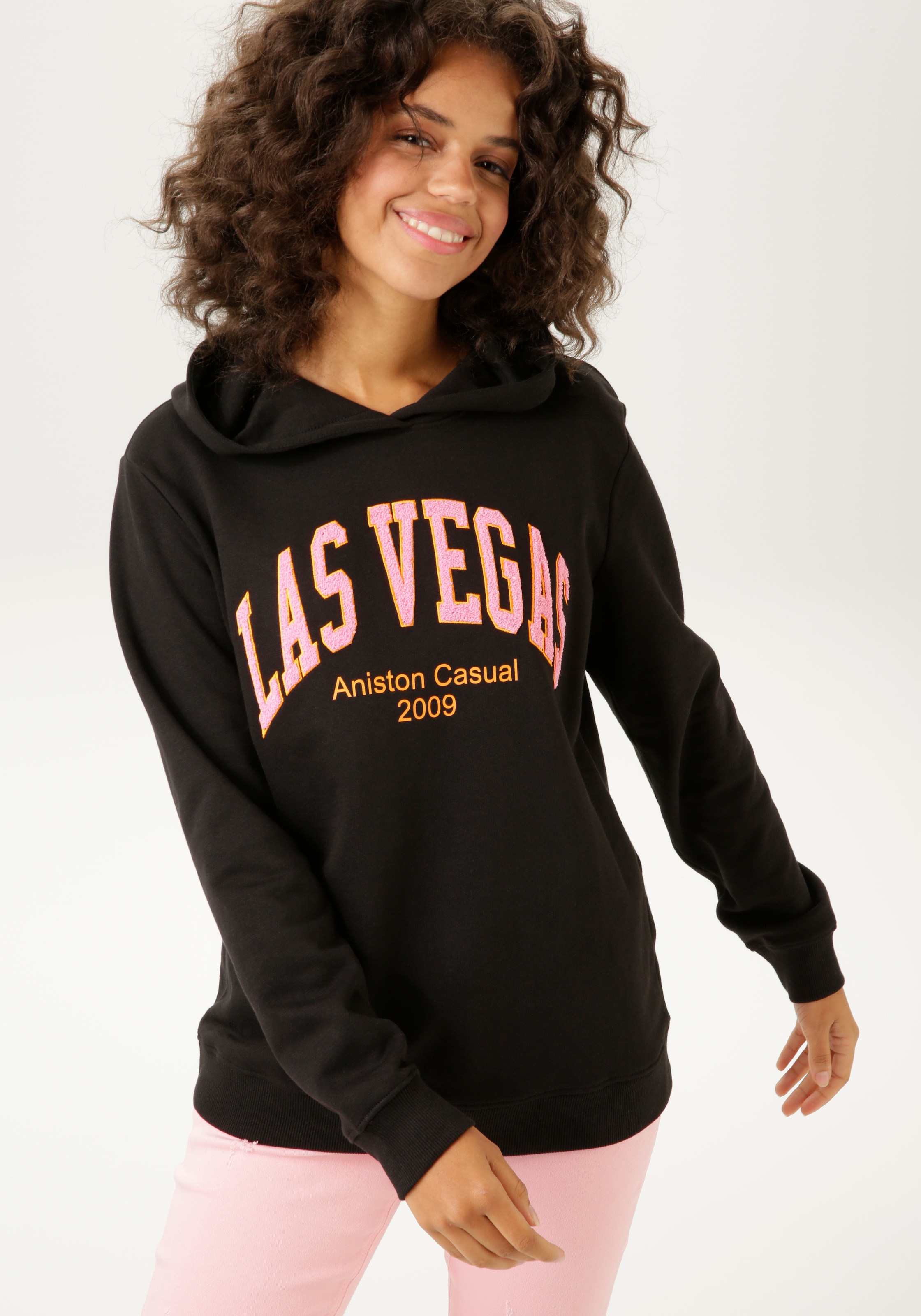 Aniston CASUAL Sweatshirt, mit aufgestickter "LAS VEGAS"-Applikation