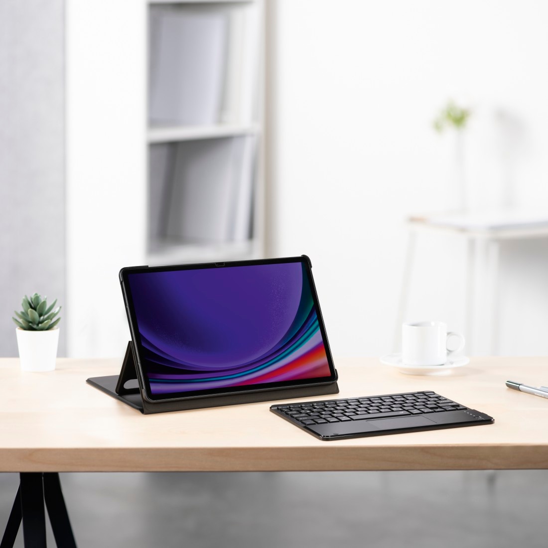 Hama Tablettasche »Tablethülle mit Tastatur für Samsung Galaxy Tab S11 11 Zoll« Abnehmbare Tastatur, Touchpad, Magnetverschluss, Standfunktion, leise